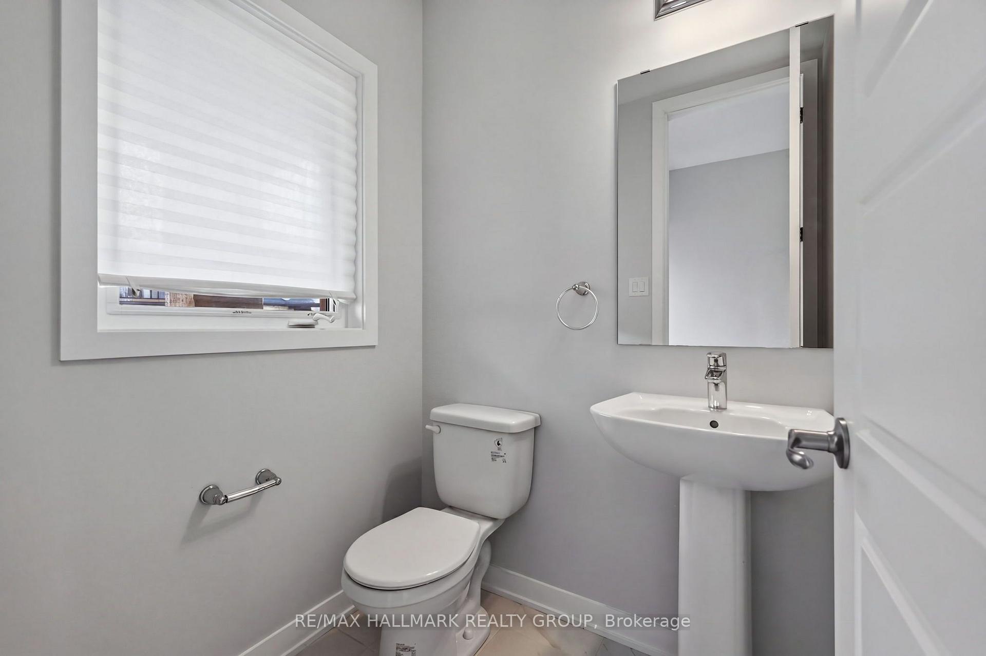 Photo 3 of 717 Fenwick Way, Ottawa, Barrhaven - Stonebridge — HOMEH