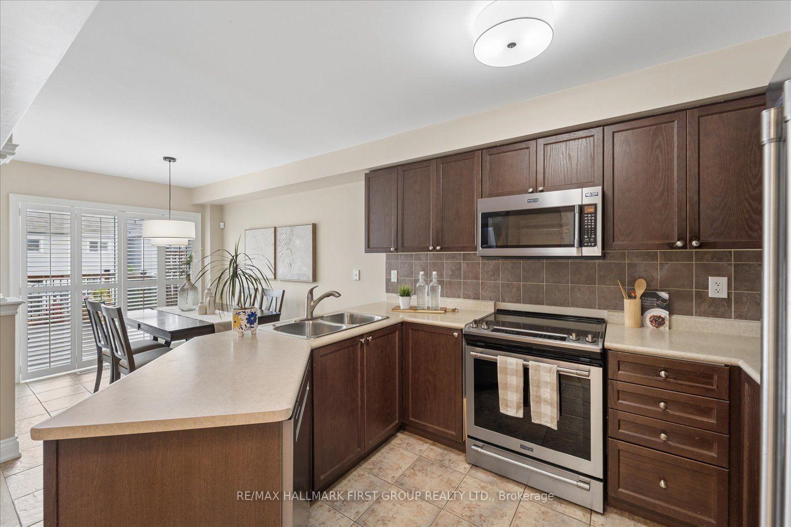 Photo 12 of 148 Shrewsbury Drive, Whitby, Brooklin — HOMEH