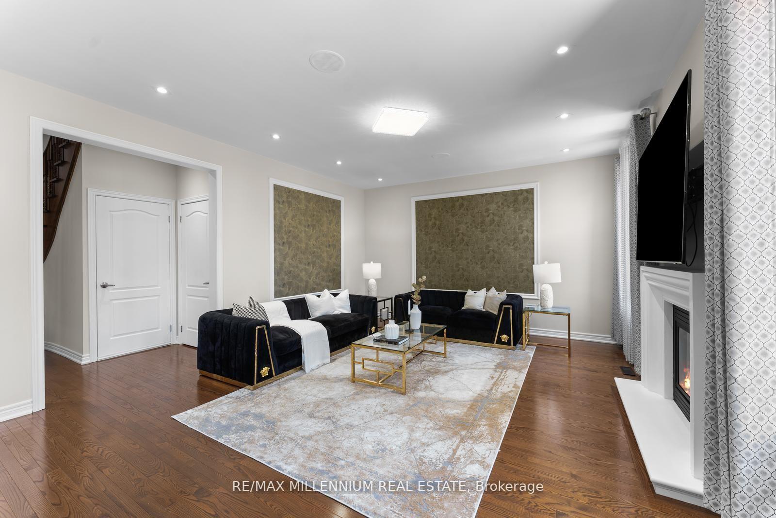 Photo 2 of 433 Mavrinac Boulevard, Aurora, Bayview Northeast — HOMEH