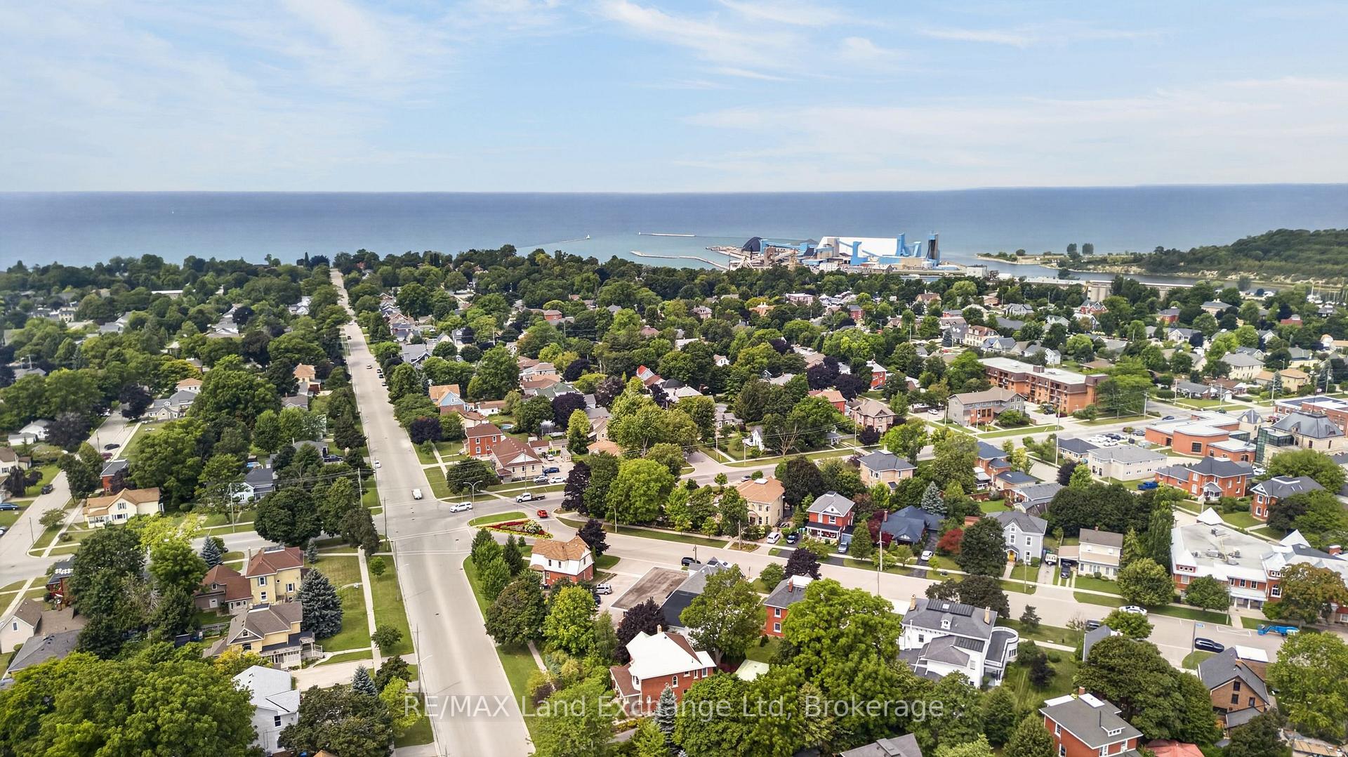 Photo 3 of 77 Montreal Street, Goderich, Goderich (Town) — HOMEH