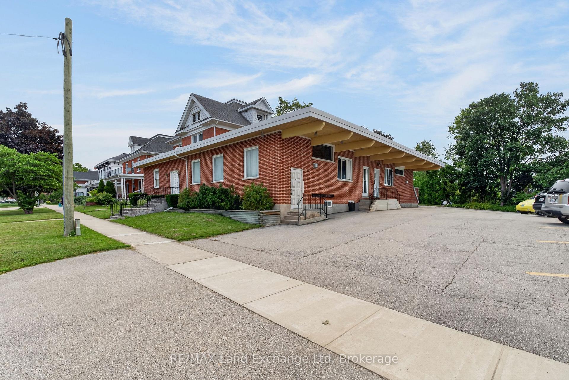Photo 5 of 77 Montreal Street, Goderich, Goderich (Town) — HOMEH