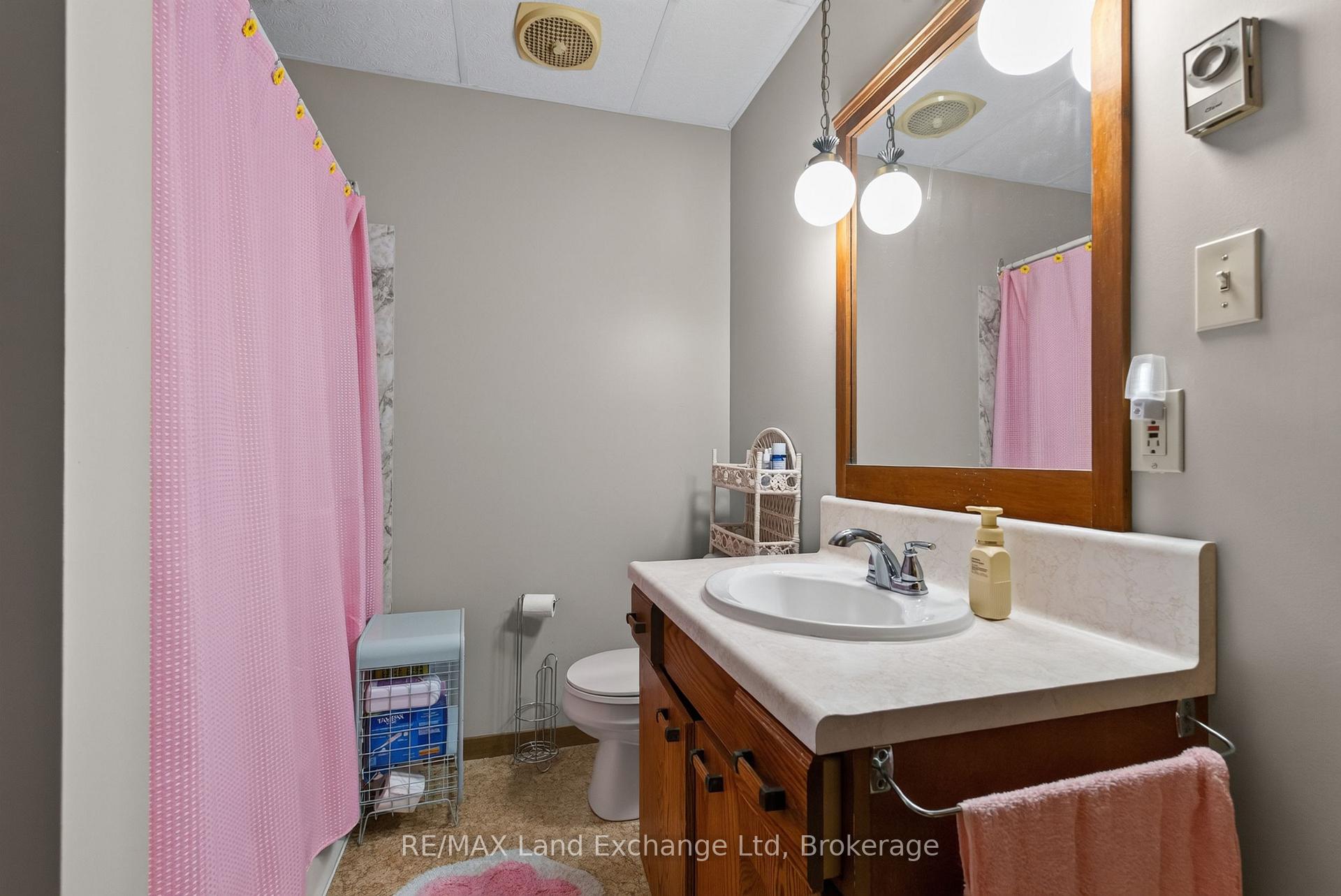 Photo 11 of 77 Montreal Street, Goderich, Goderich (Town) — HOMEH