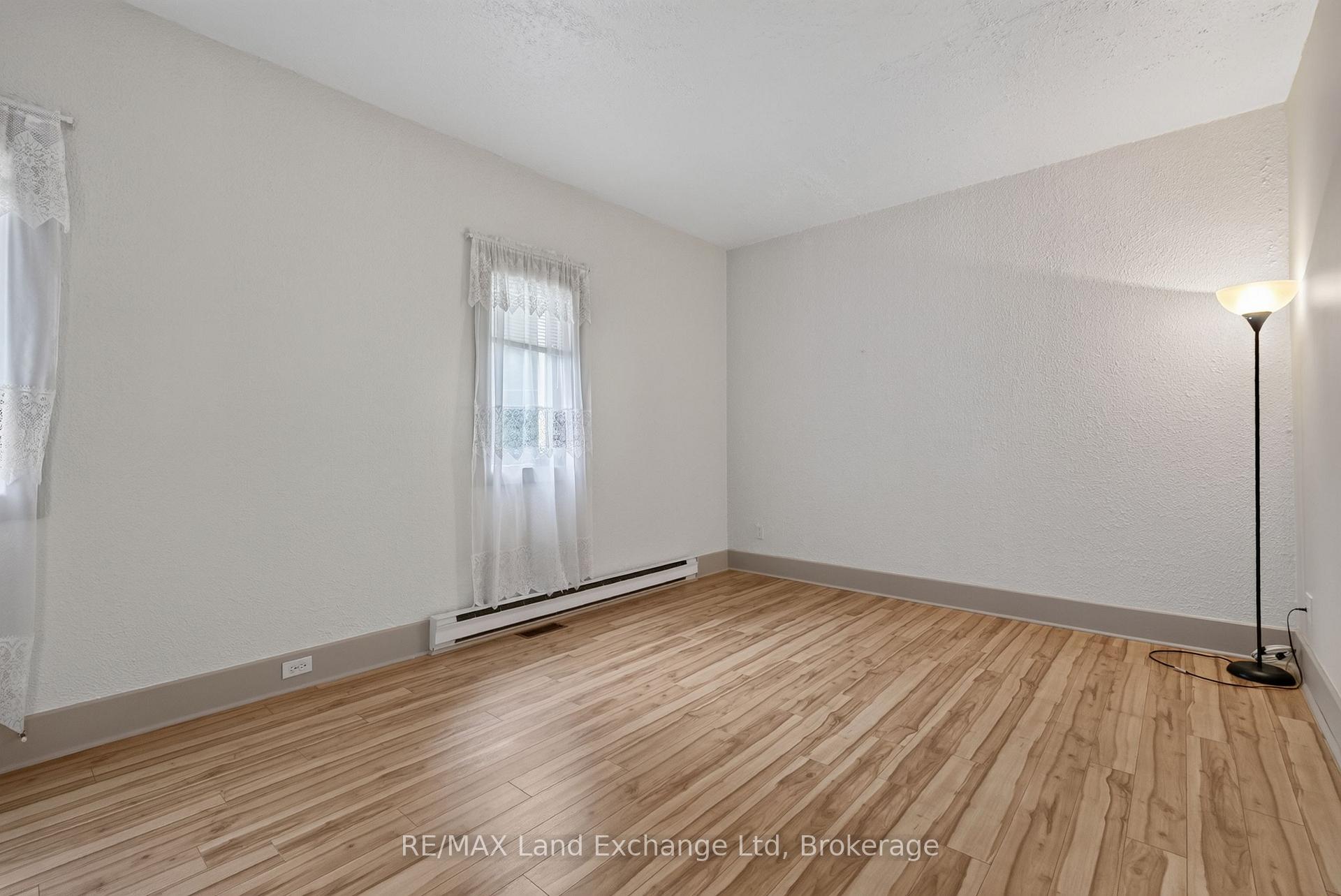 Photo 21 of 77 Montreal Street, Goderich, Goderich (Town) — HOMEH