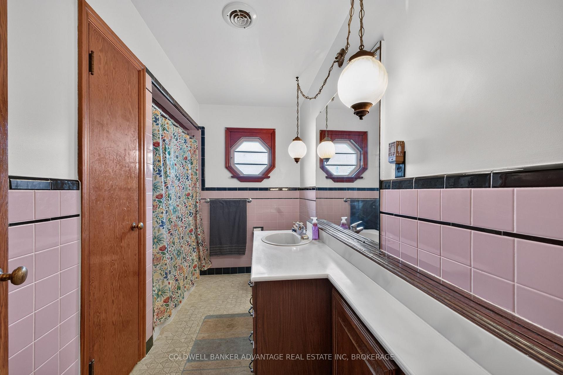 Photo 18 of 36 Third Street, Welland, Lincoln/Crowland — HOMEH