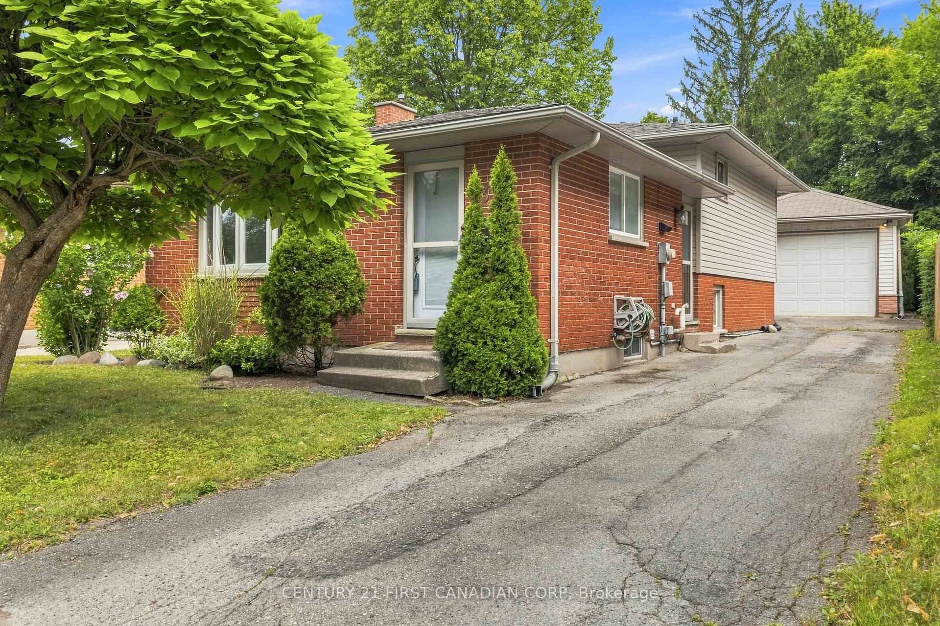 Photo 2 of 436 Ferndale Avenue, London, South P — HOMEH