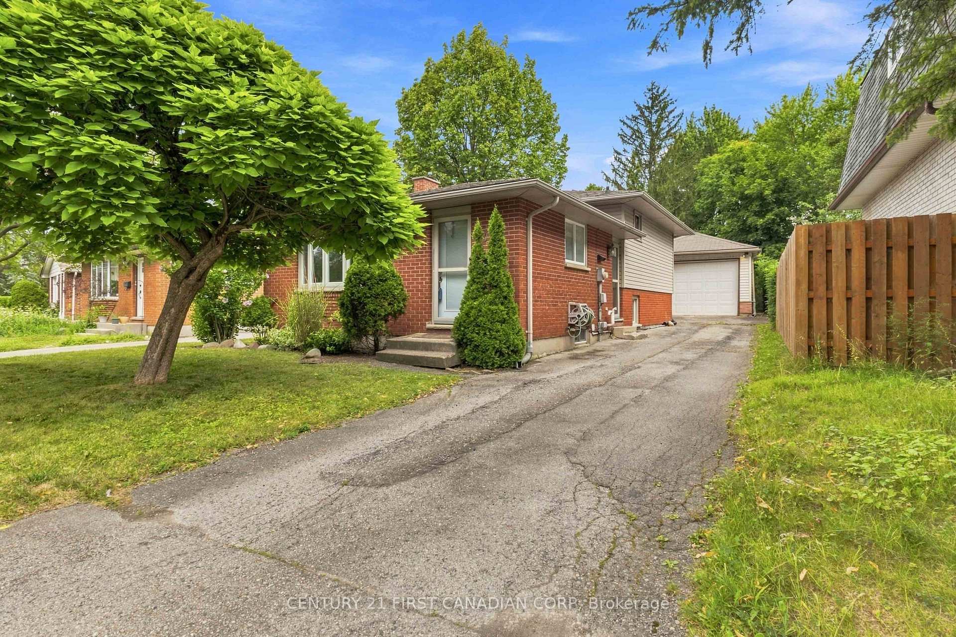 Photo 9 of 436 Ferndale Avenue, London, South P — HOMEH