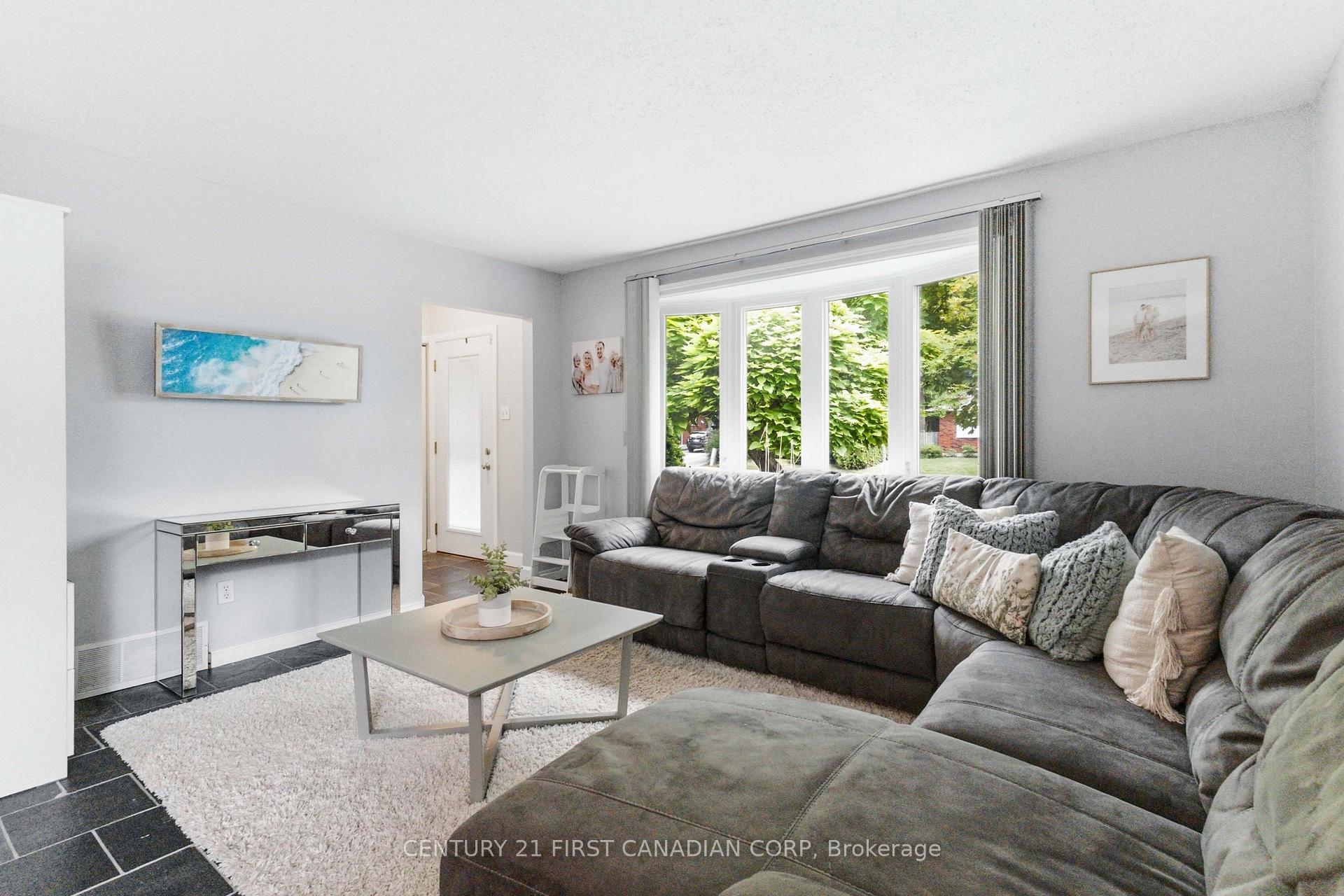 Photo 12 of 436 Ferndale Avenue, London, South P — HOMEH