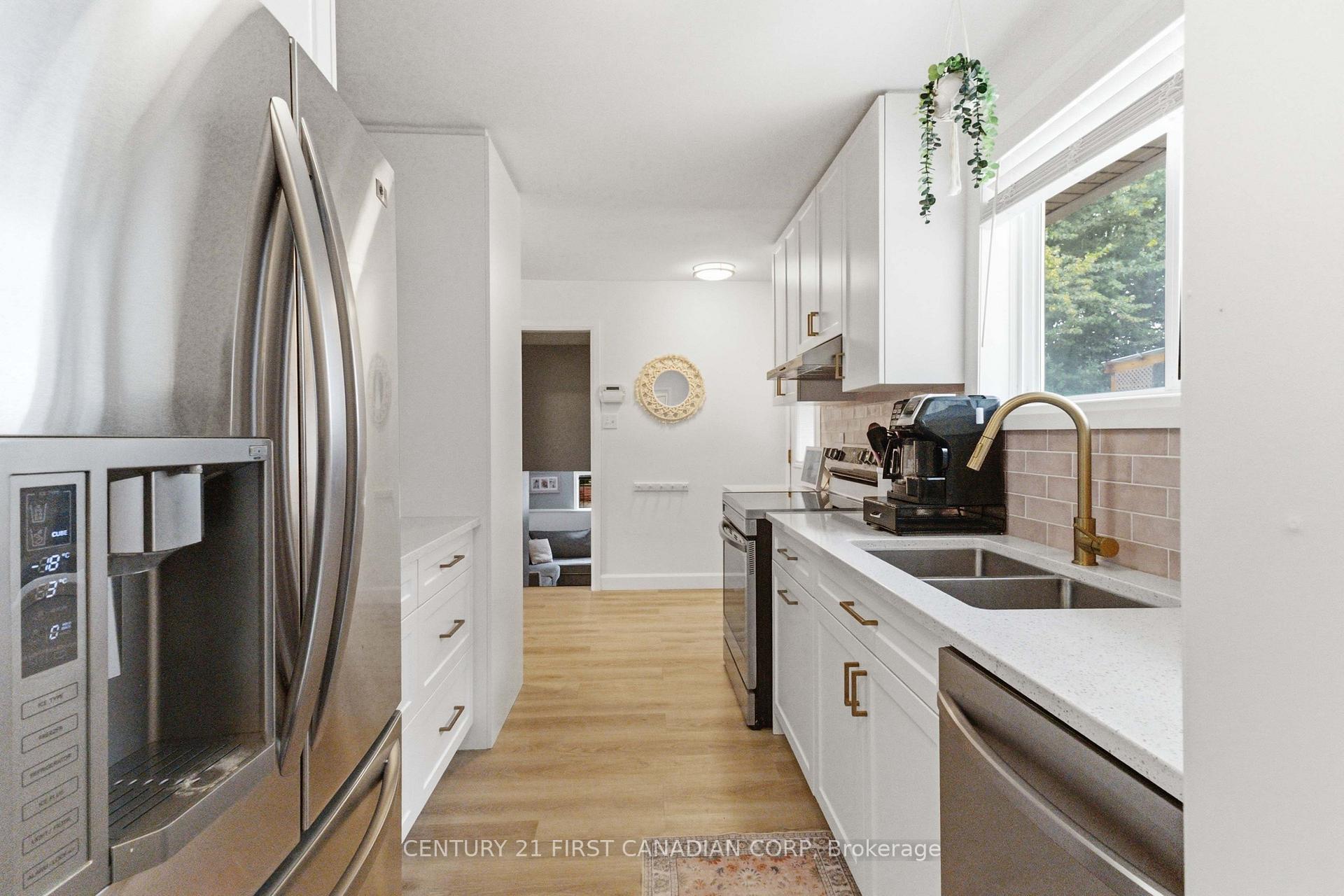 Photo 19 of 436 Ferndale Avenue, London, South P — HOMEH