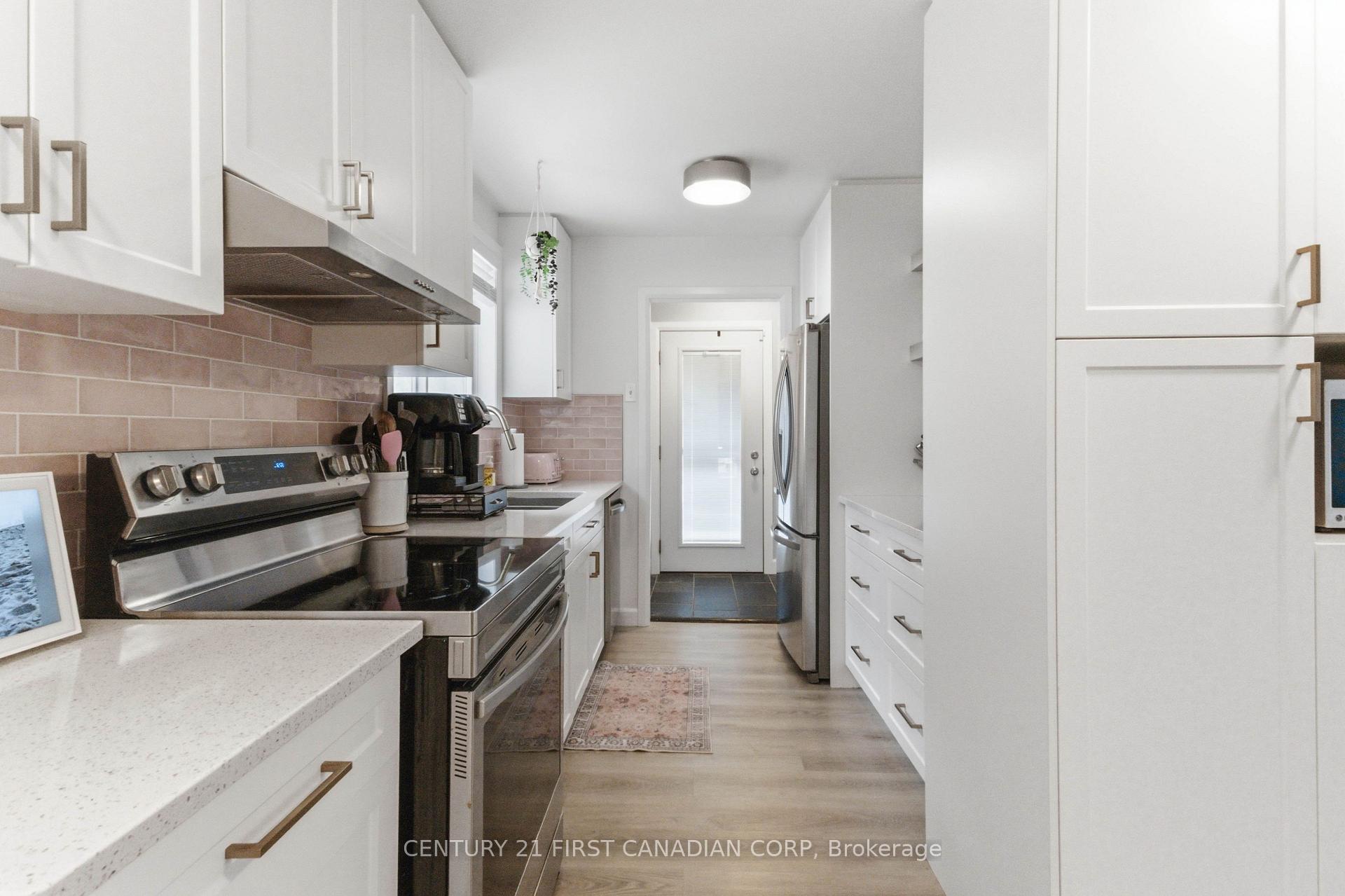 Photo 20 of 436 Ferndale Avenue, London, South P — HOMEH
