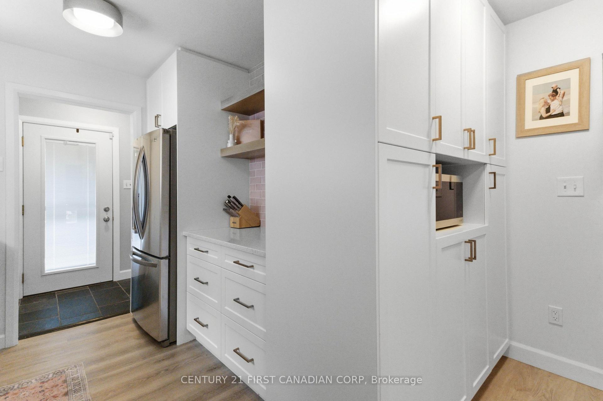 Photo 21 of 436 Ferndale Avenue, London, South P — HOMEH
