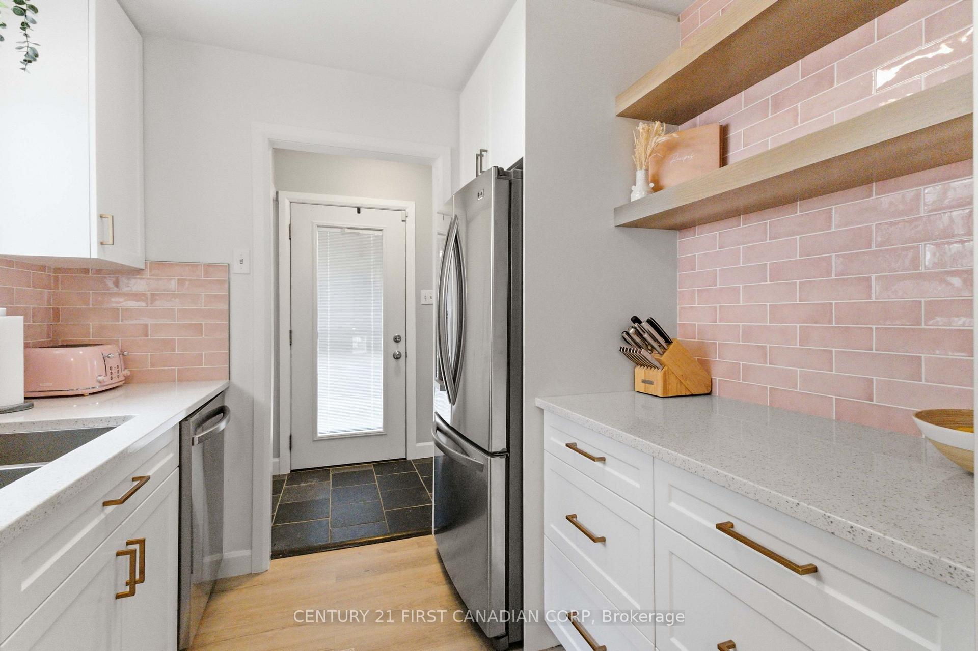 Photo 22 of 436 Ferndale Avenue, London, South P — HOMEH