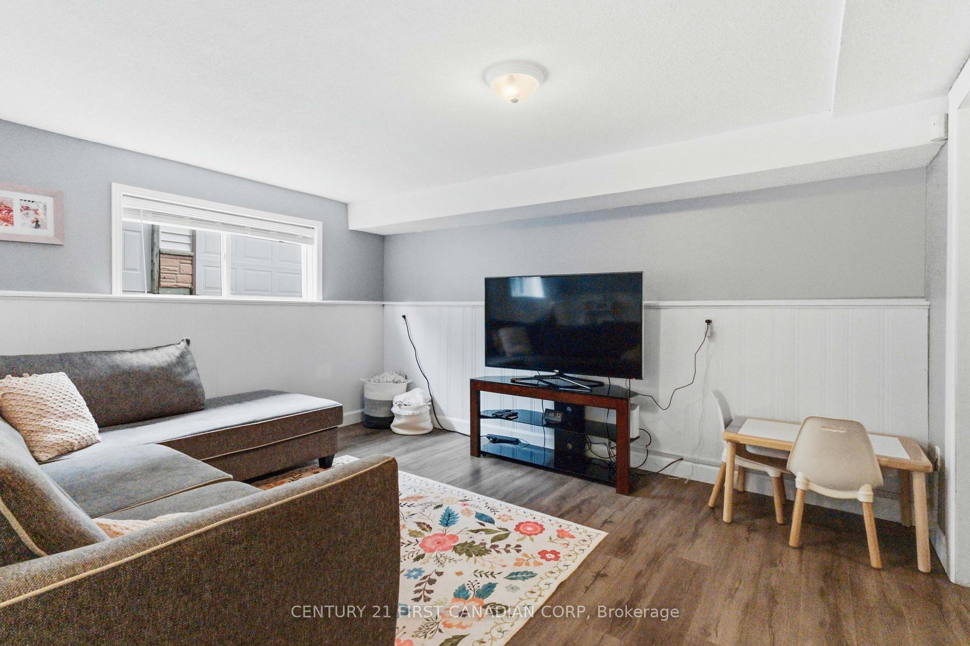 Photo 31 of 436 Ferndale Avenue, London, South P — HOMEH