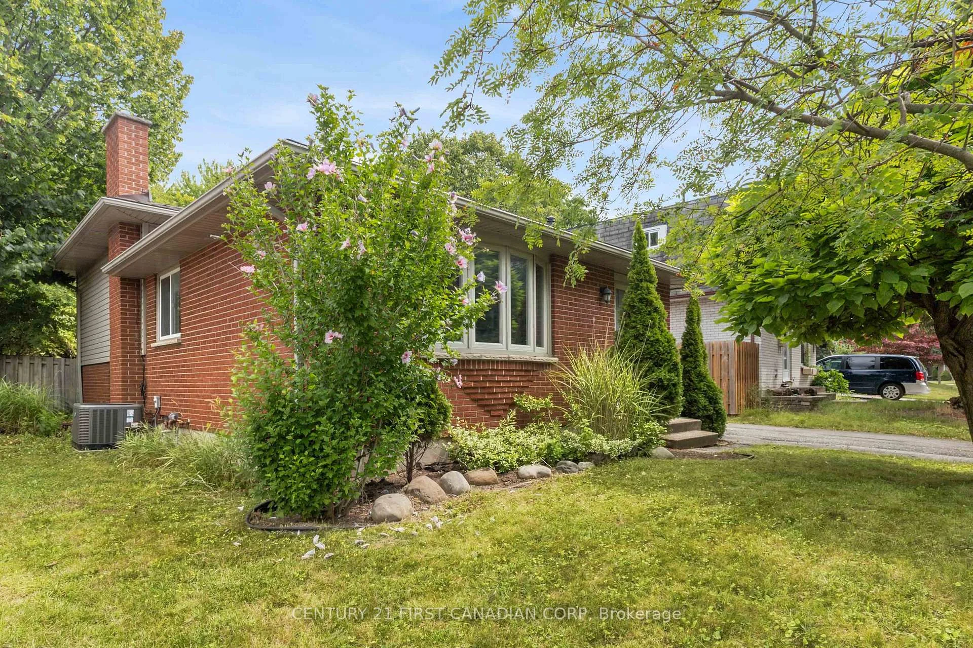 Photo 5 of 436 Ferndale Avenue, London, South P — HOMEH