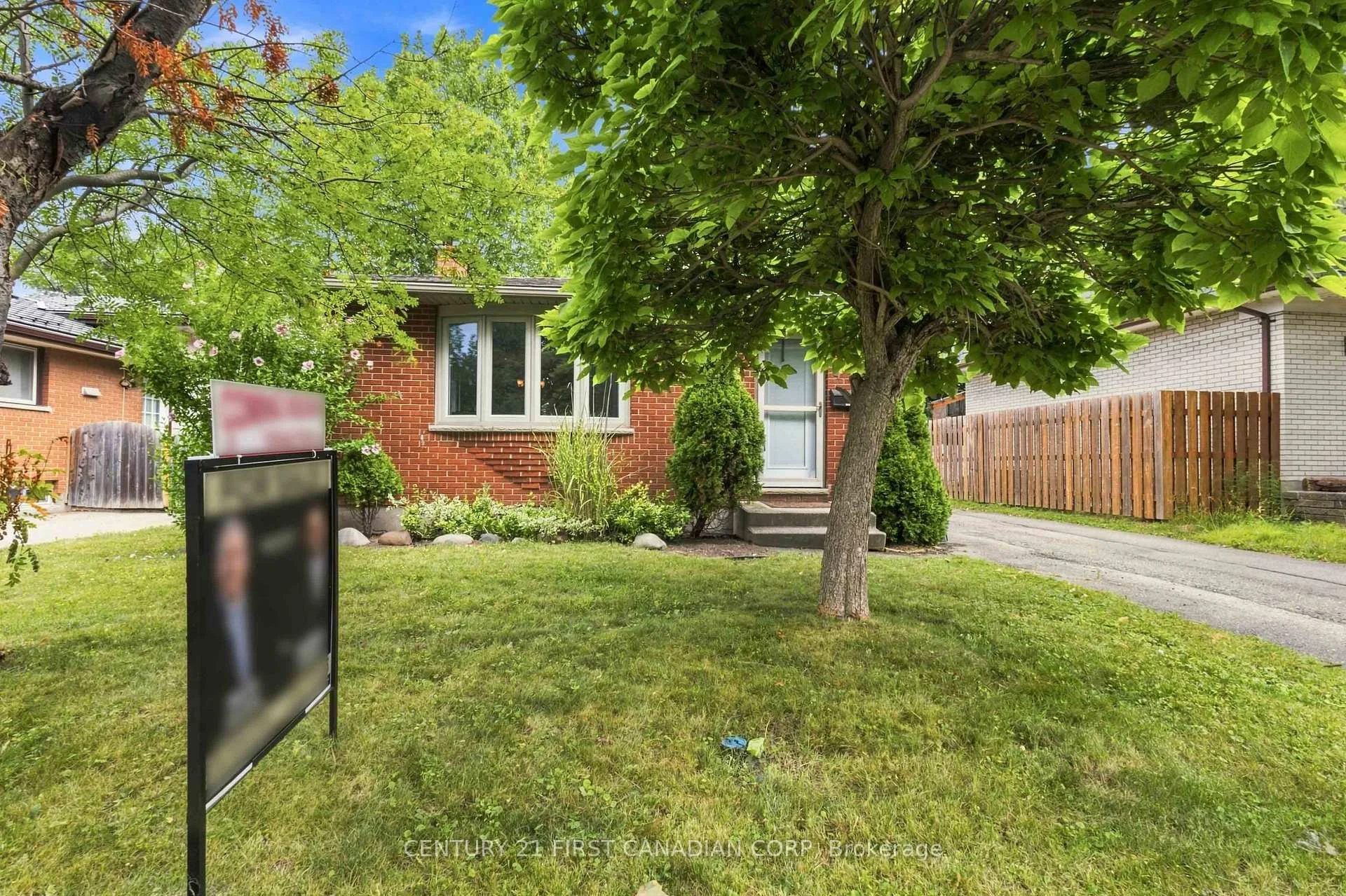 Photo 8 of 436 Ferndale Avenue, London, South P — HOMEH