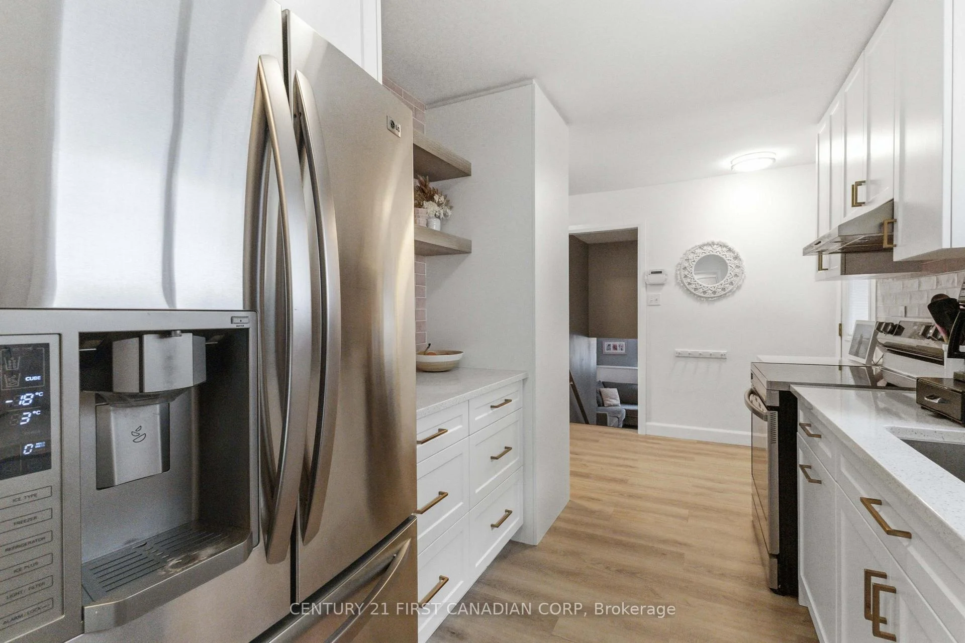 Photo 17 of 436 Ferndale Avenue, London, South P — HOMEH