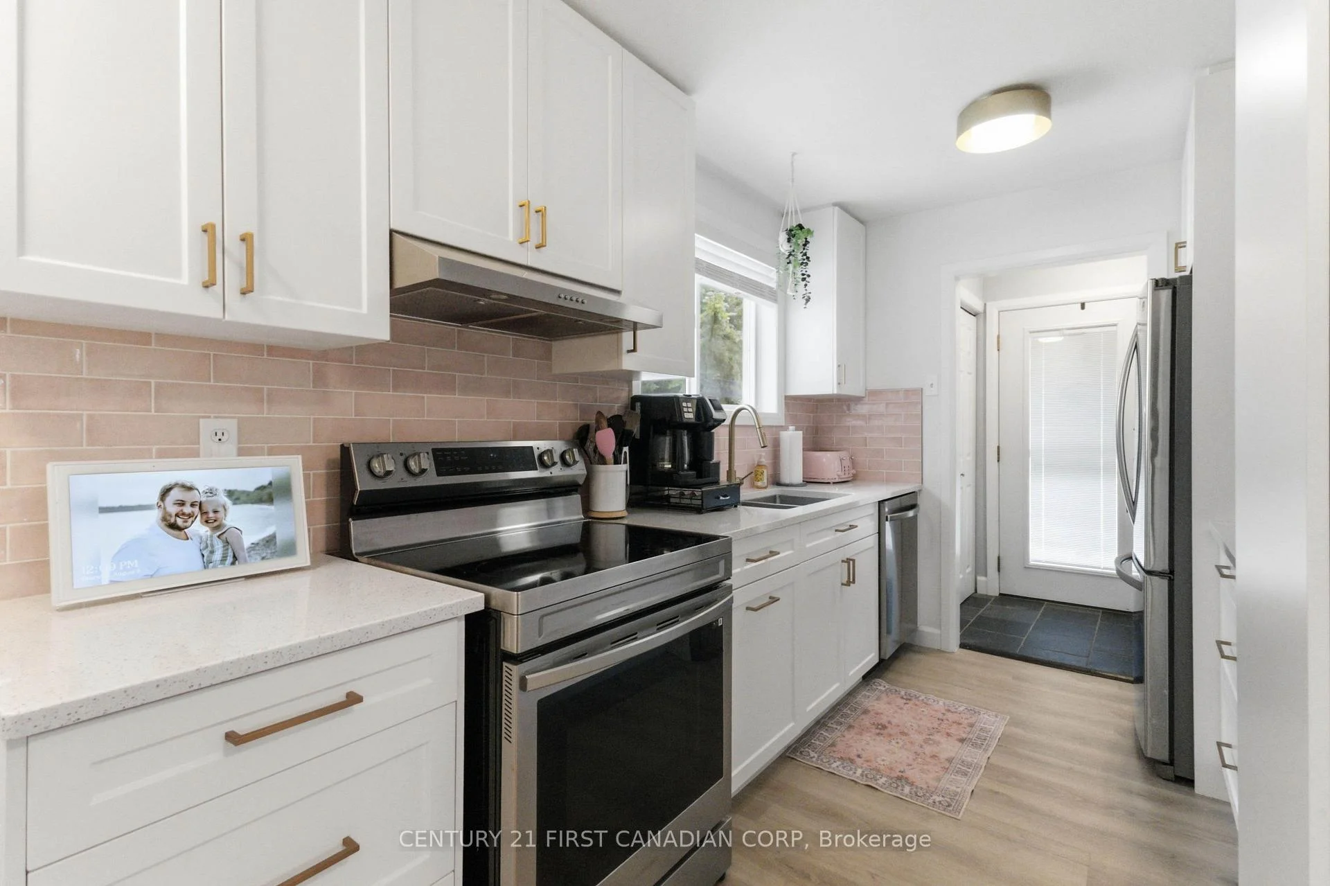 Photo 23 of 436 Ferndale Avenue, London, South P — HOMEH