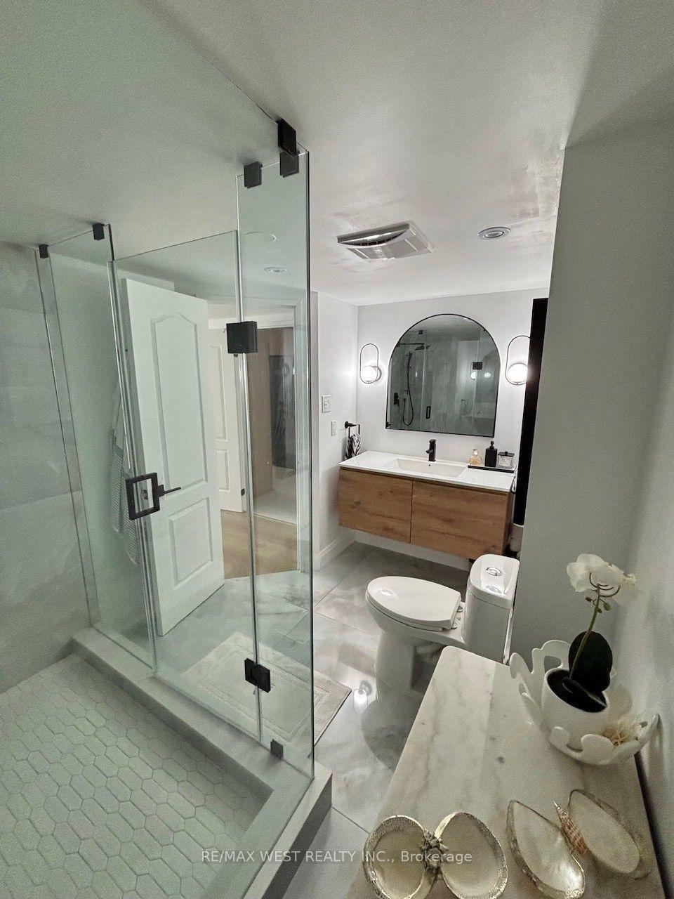 Photo 10 of Unit 1408, 7 Townsgate Drive, Vaughan, Crestwood-Springfarm-Yorkhill — HOMEH