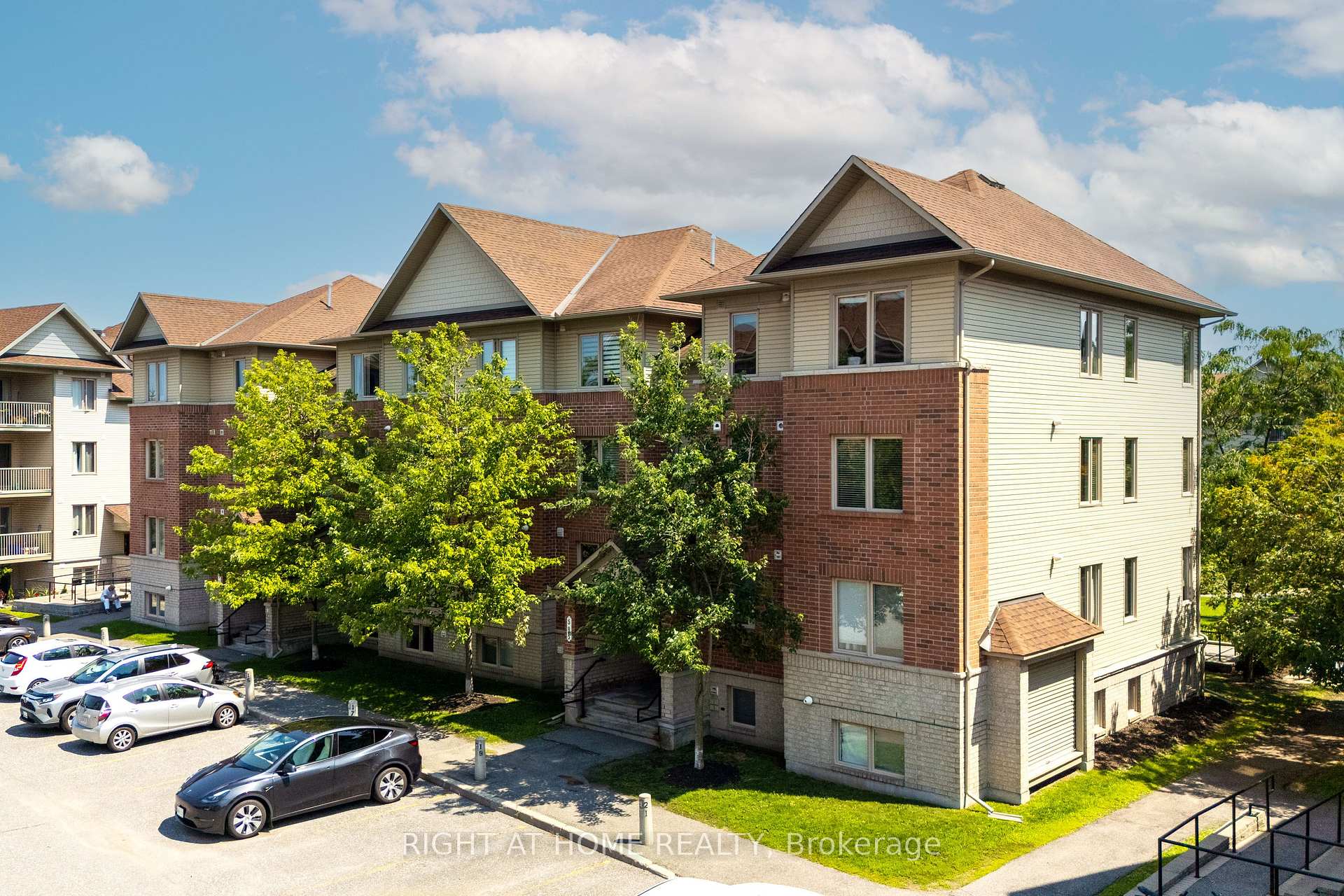 Photo 1 of Unit 8, 585 Stonefield Private, Ottawa, Barrhaven East — HOMEH
