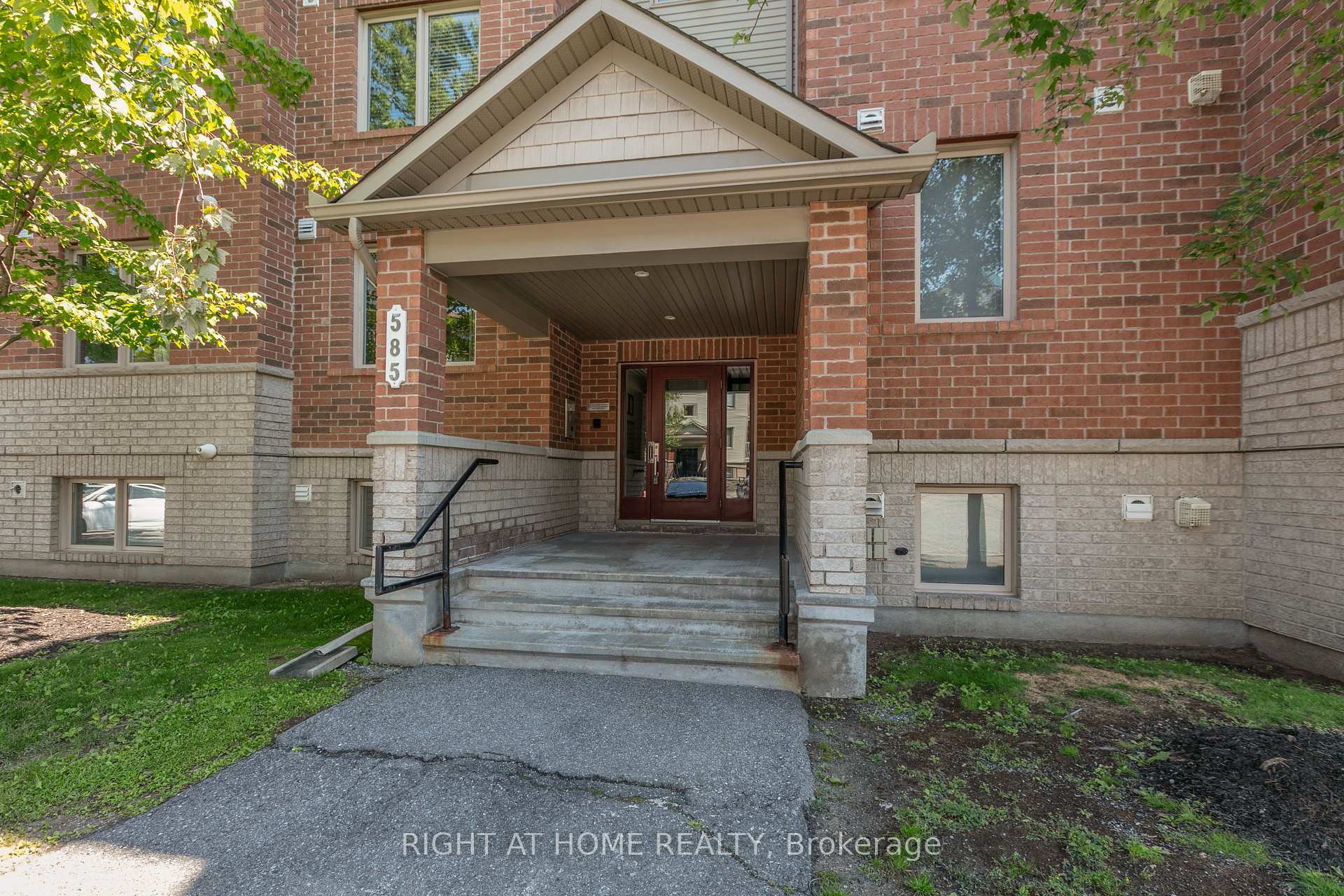 Photo 2 of Unit 8, 585 Stonefield Private, Ottawa, Barrhaven East — HOMEH