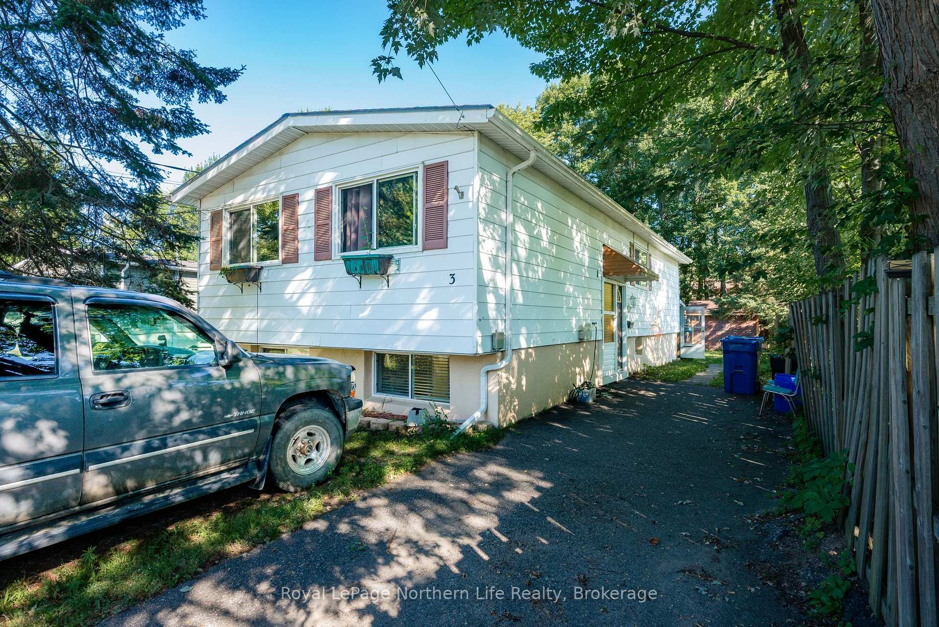 Photo 2 of 3 David Court, North Bay, Ferris — HOMEH