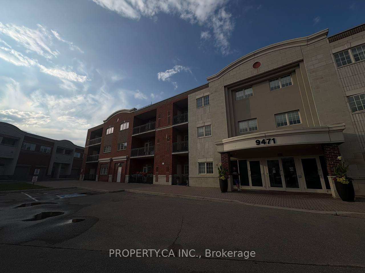 Photo 2 of Unit 106, 9471 Jane Street, Vaughan, East Woodbridge — HOMEH