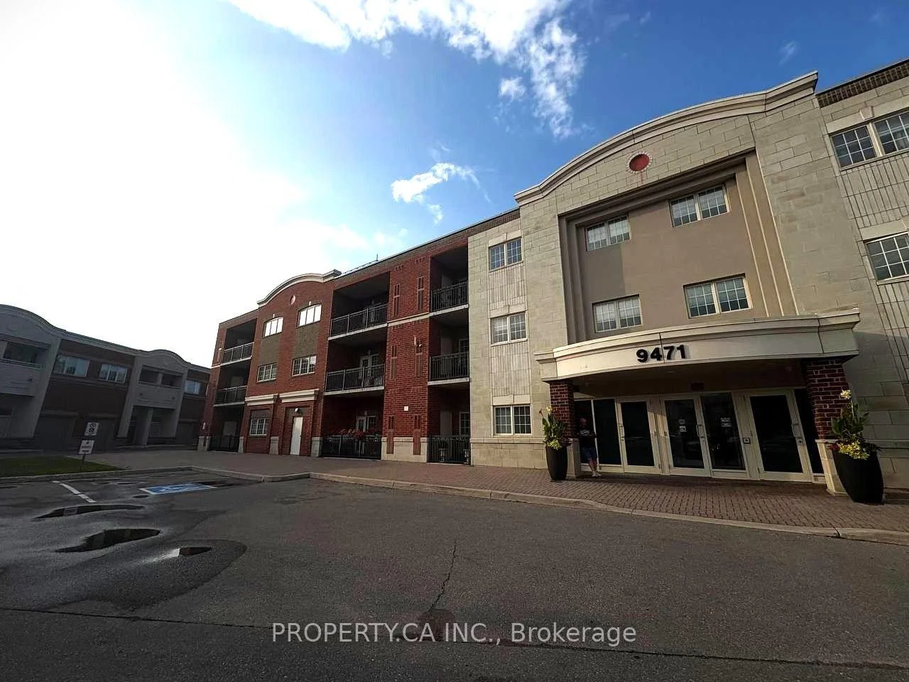 Photo 1 of Unit 106, 9471 Jane Street, Vaughan, East Woodbridge — HOMEH
