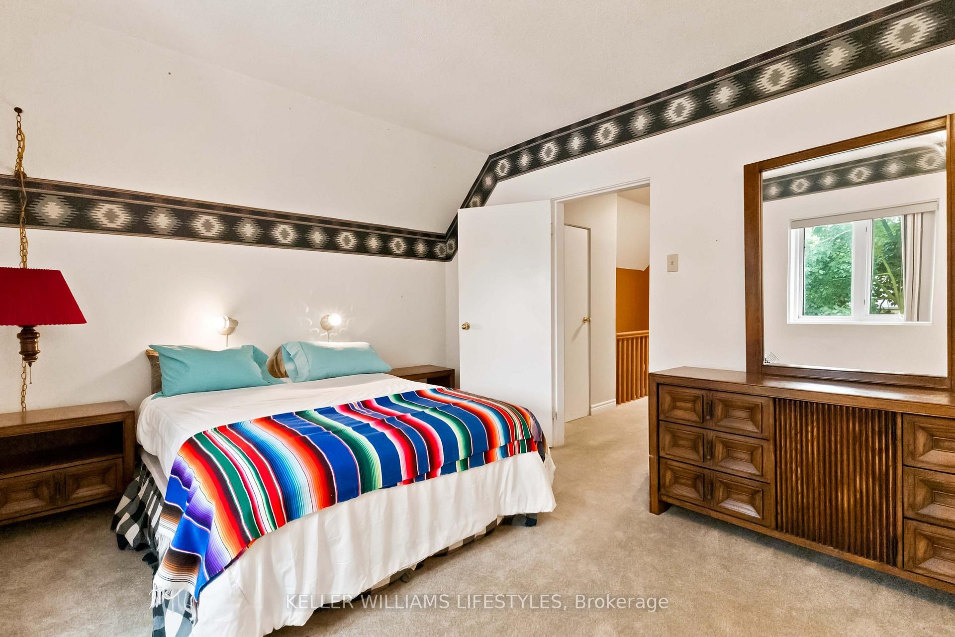 Photo 33 of 372 Simcoe Street, London, East K — HOMEH