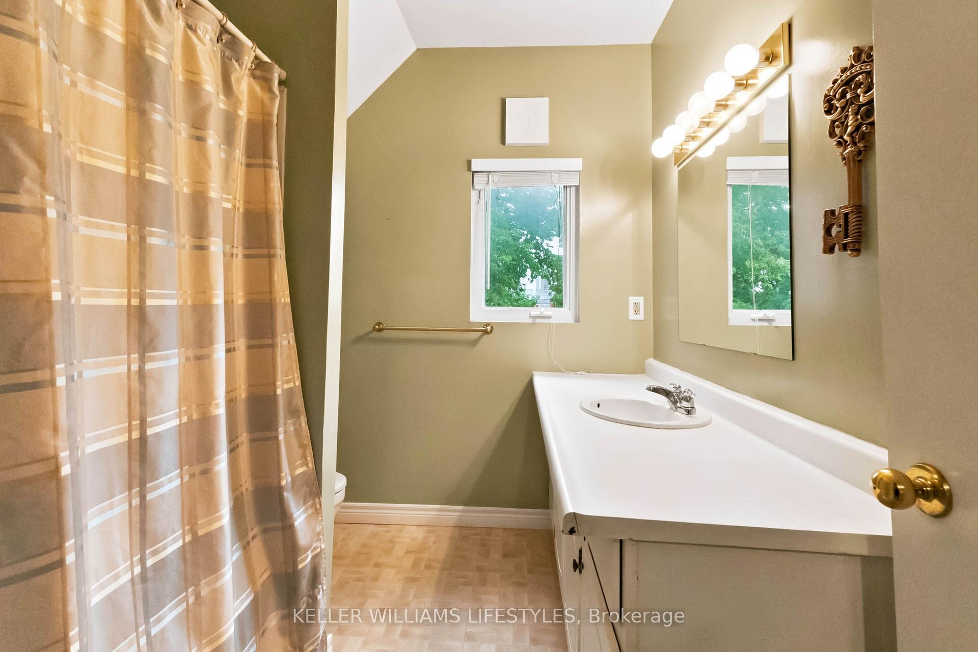 Photo 35 of 372 Simcoe Street, London, East K — HOMEH