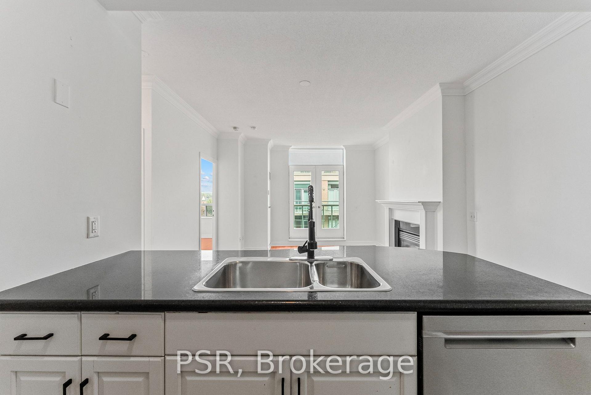 Photo 3 of Unit 423, 9 Boardwalk Drive, Toronto, The Beaches — HOMEH