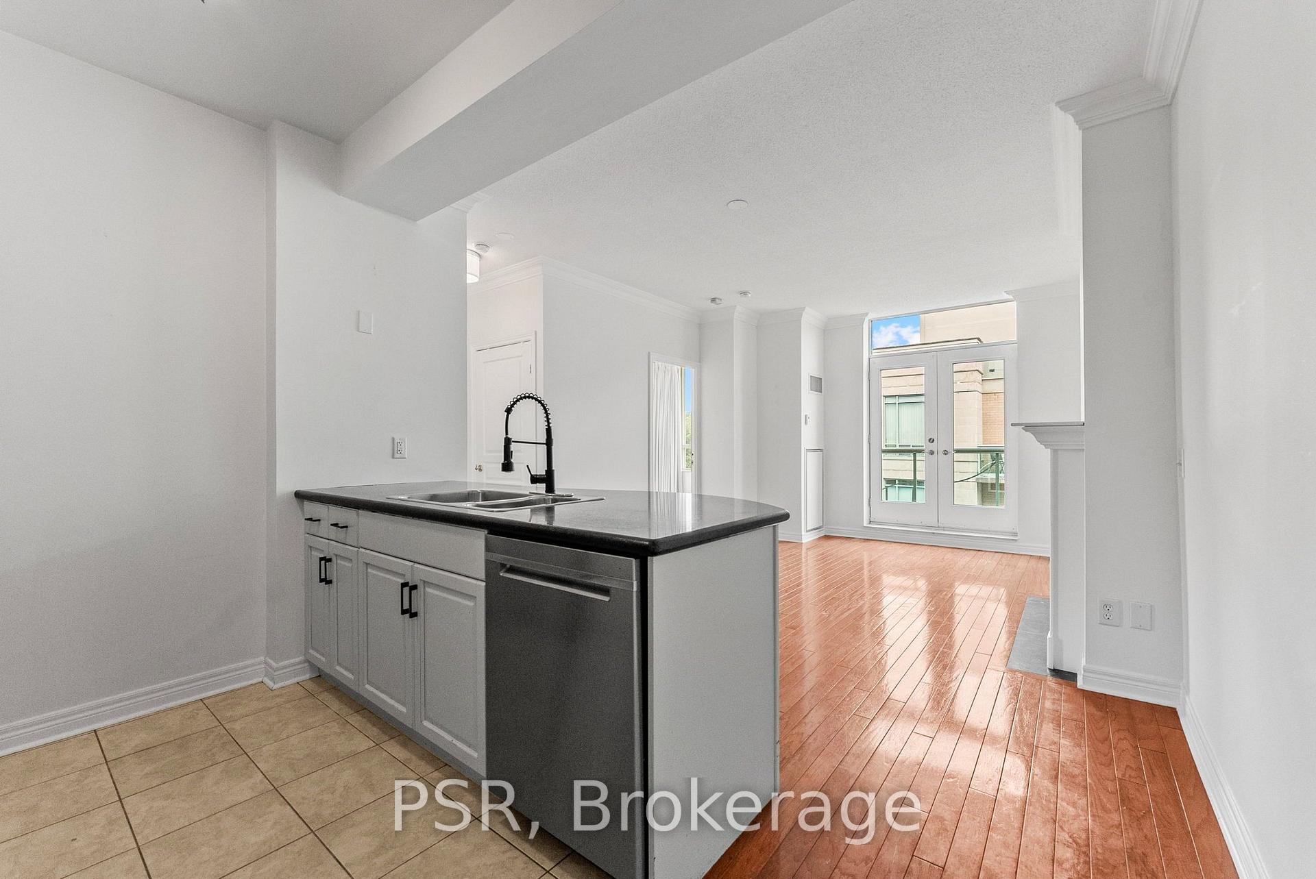 Photo 5 of Unit 423, 9 Boardwalk Drive, Toronto, The Beaches — HOMEH