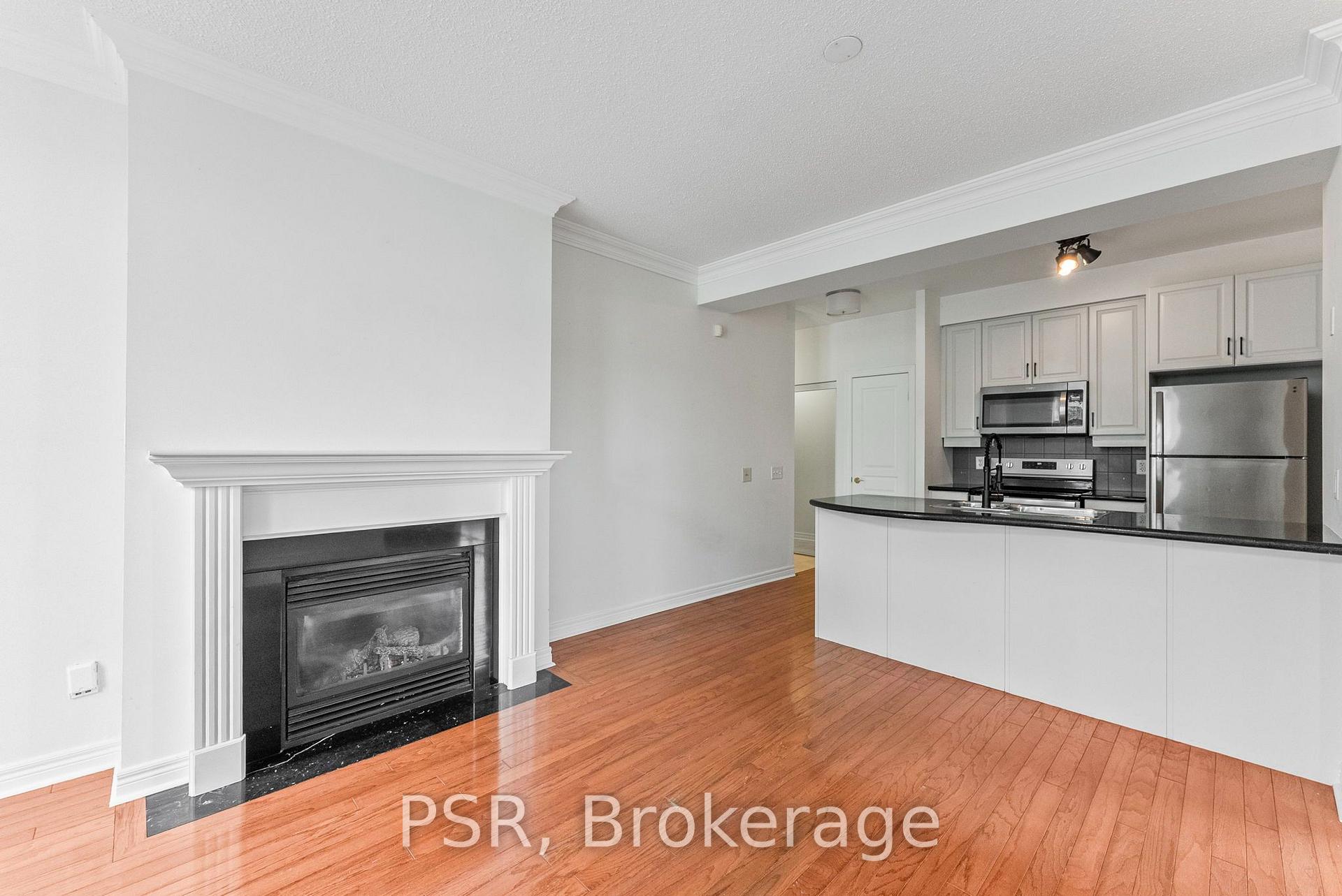 Photo 6 of Unit 423, 9 Boardwalk Drive, Toronto, The Beaches — HOMEH