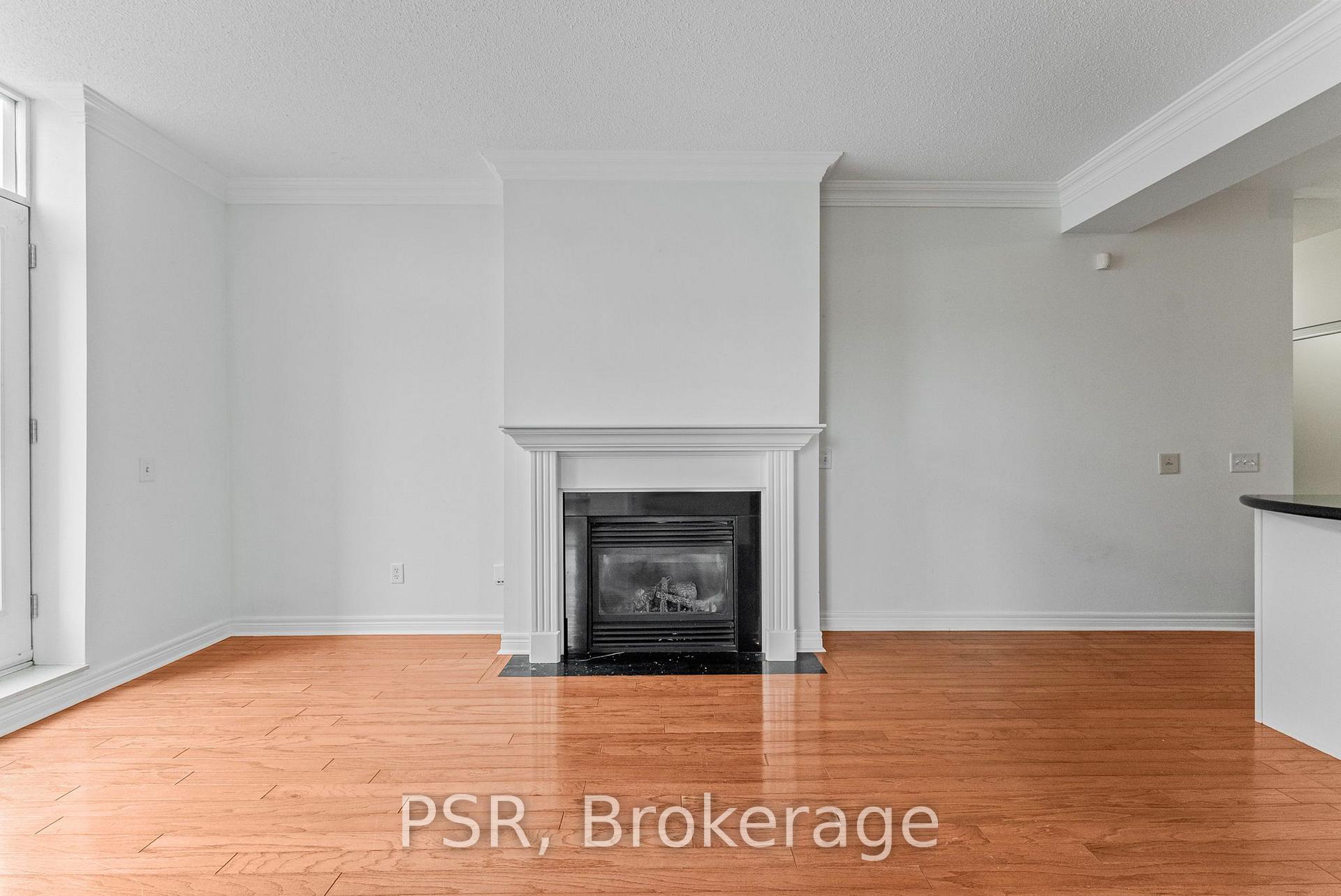 Photo 8 of Unit 423, 9 Boardwalk Drive, Toronto, The Beaches — HOMEH