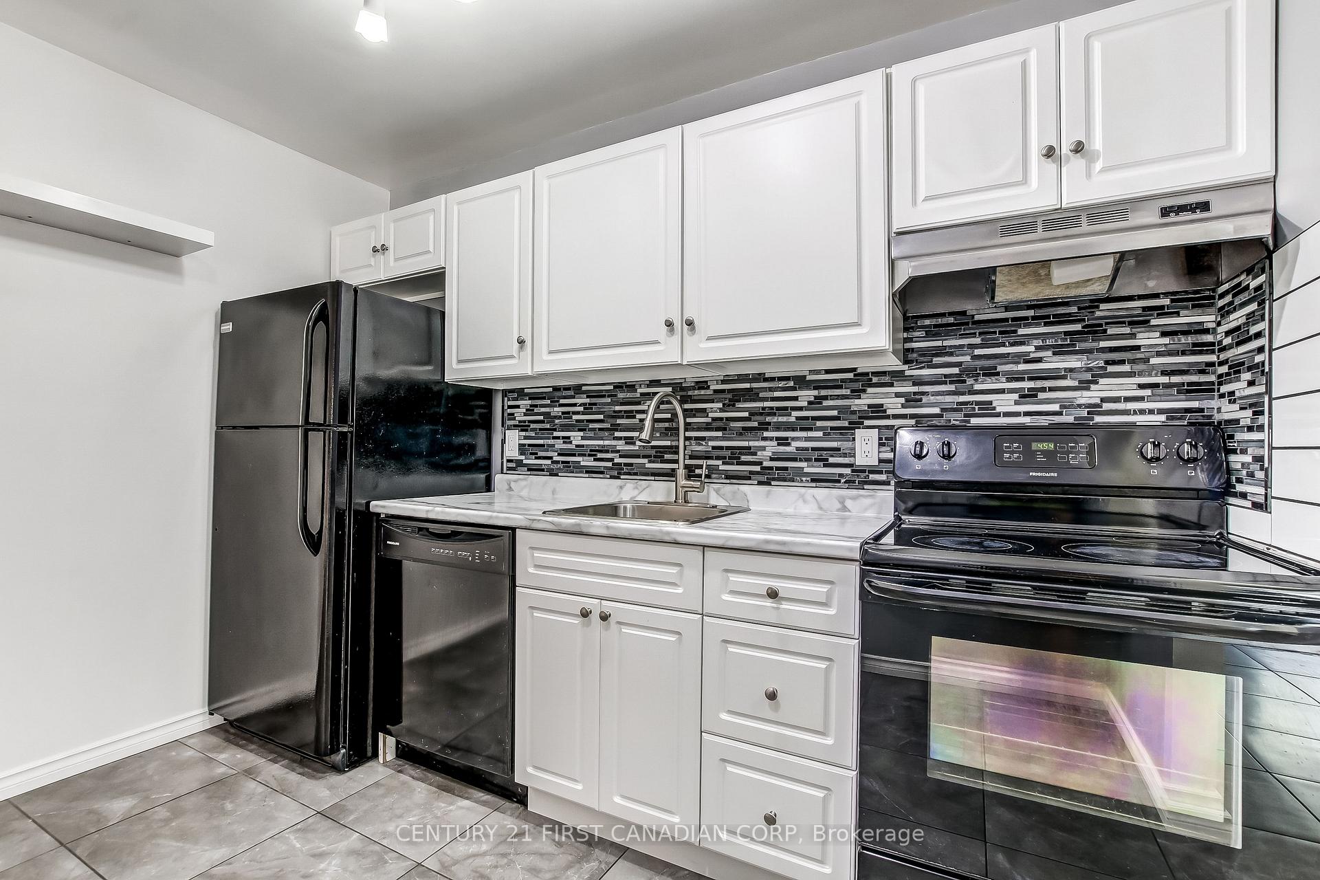 Photo 2 of Unit 6, 140 Conway Drive, London, South X — HOMEH