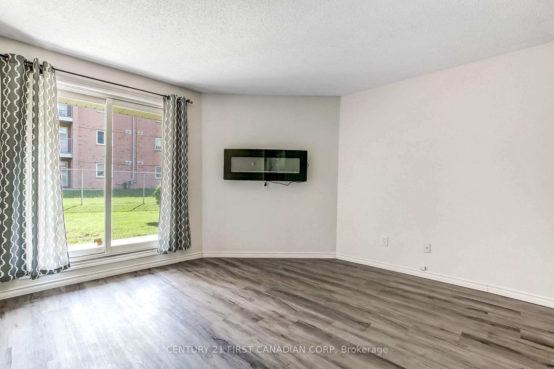 Photo 7 of Unit 6, 140 Conway Drive, London, South X — HOMEH