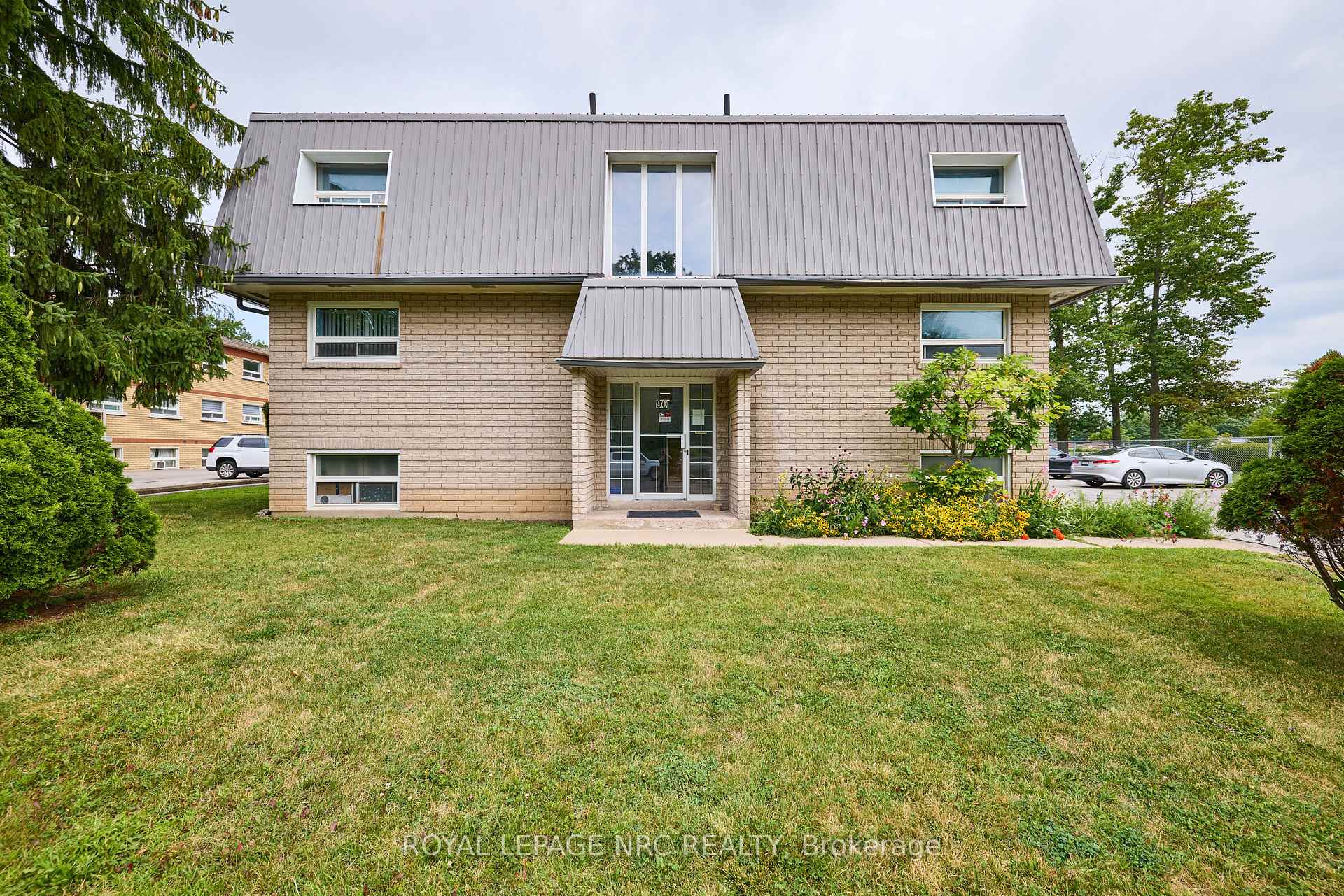 Front of Unit 15, 90 Woodlawn Road