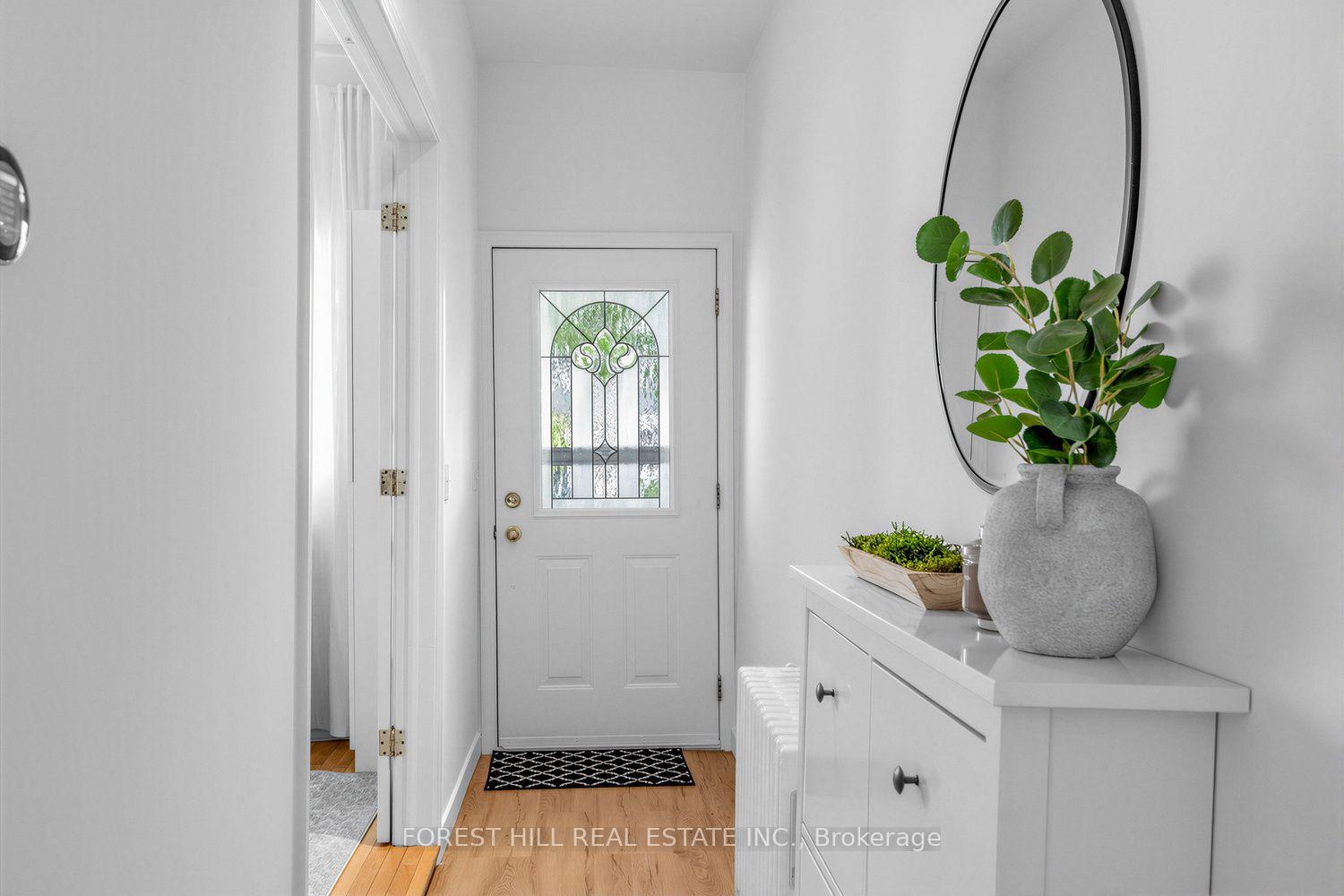 Photo 4 of 108 Montrose Avenue, Toronto, Trinity-Bellwoods — HOMEH