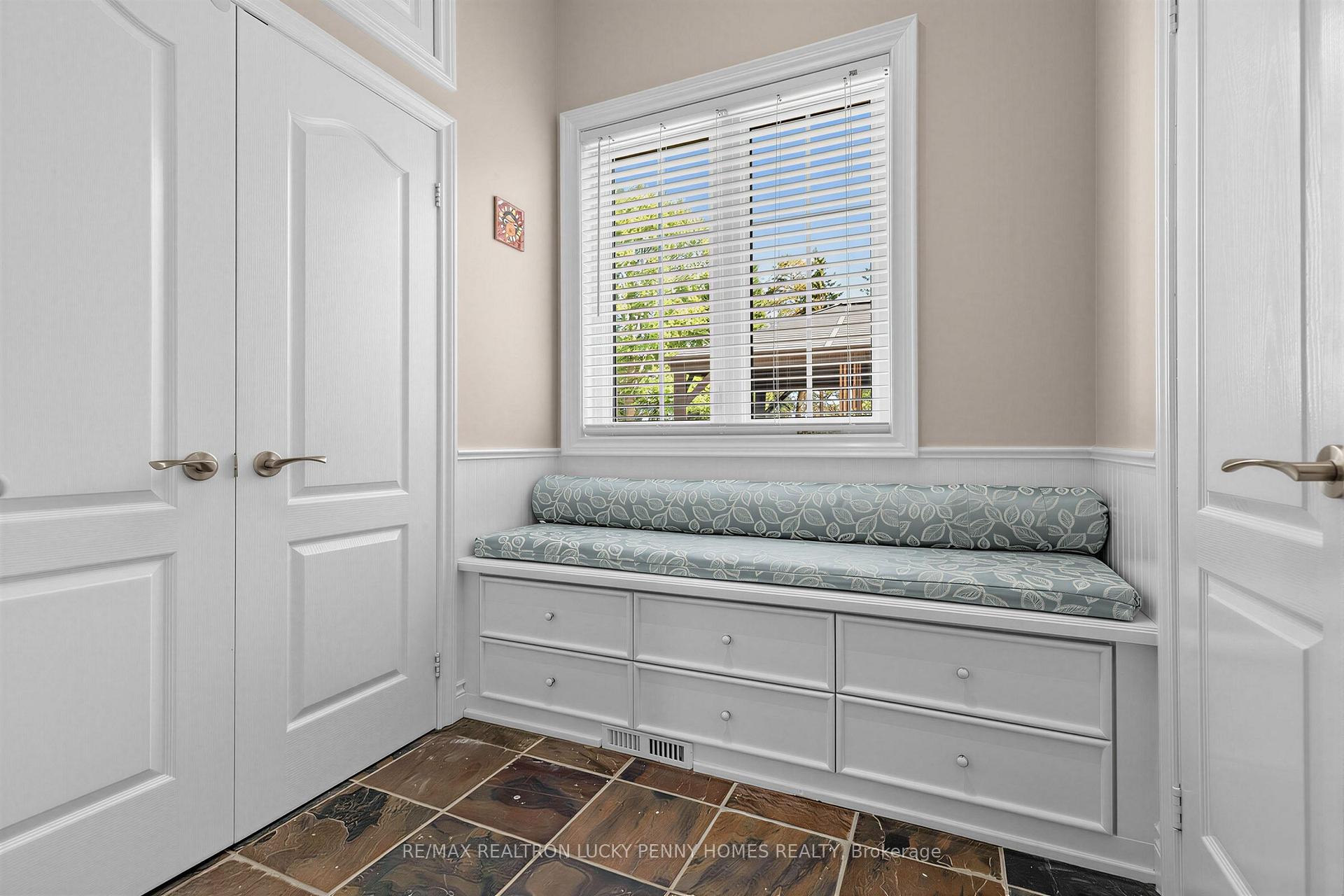 Photo 9 of 63 Pomander Road, Markham, Unionville — HOMEH