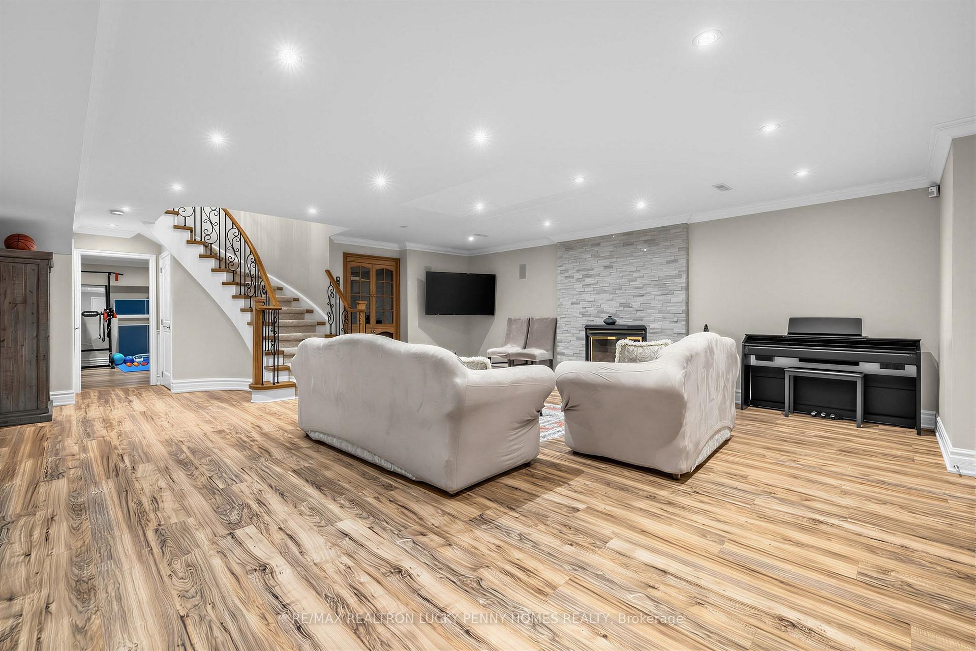Photo 36 of 63 Pomander Road, Markham, Unionville — HOMEH
