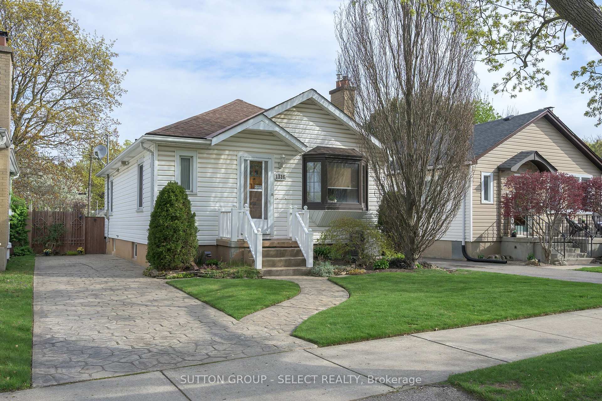 Front of 1316 Langmuir Avenue