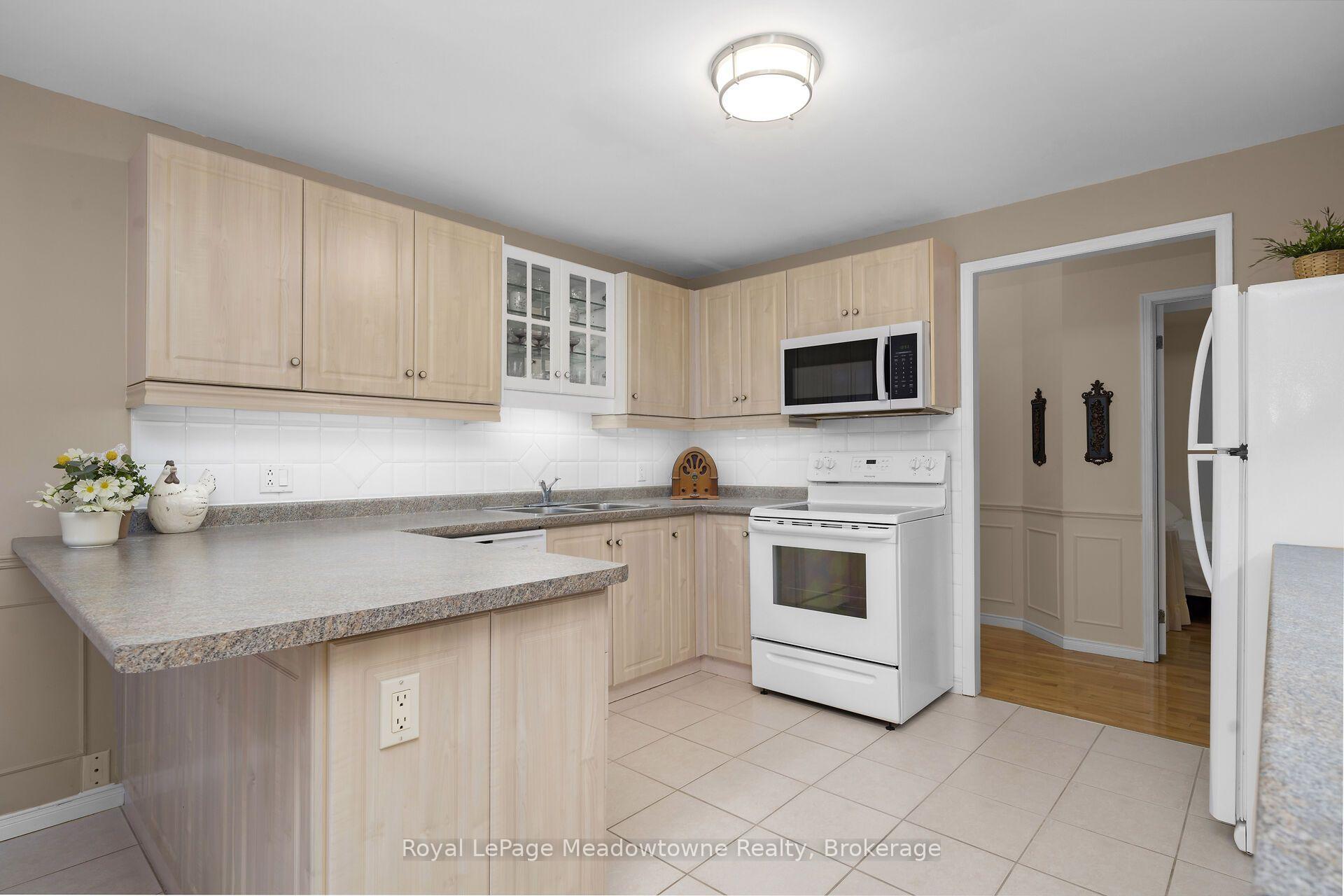 Photo 18 of Unit 210, 2075 Amherst Heights, Burlington, Brant Hills — HOMEH
