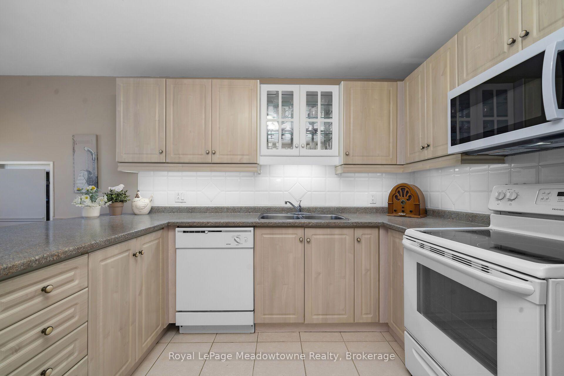 Photo 20 of Unit 210, 2075 Amherst Heights, Burlington, Brant Hills — HOMEH