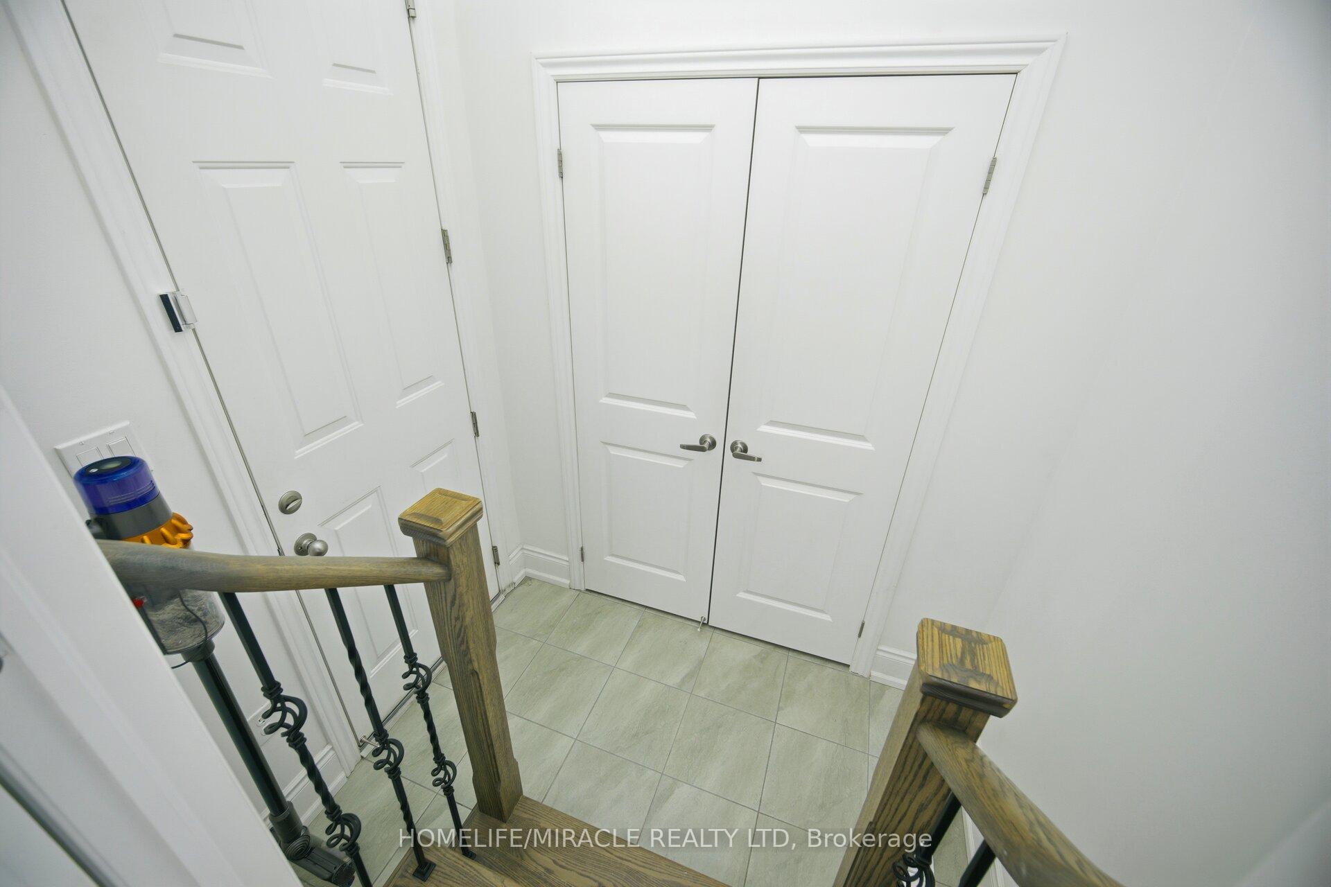 Photo 17 of 642 Barons Street, Vaughan, Kleinburg — HOMEH