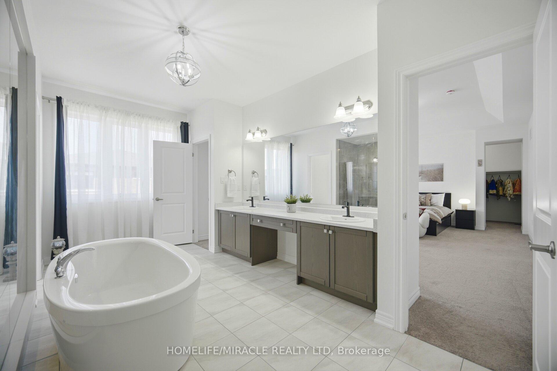 Photo 21 of 642 Barons Street, Vaughan, Kleinburg — HOMEH