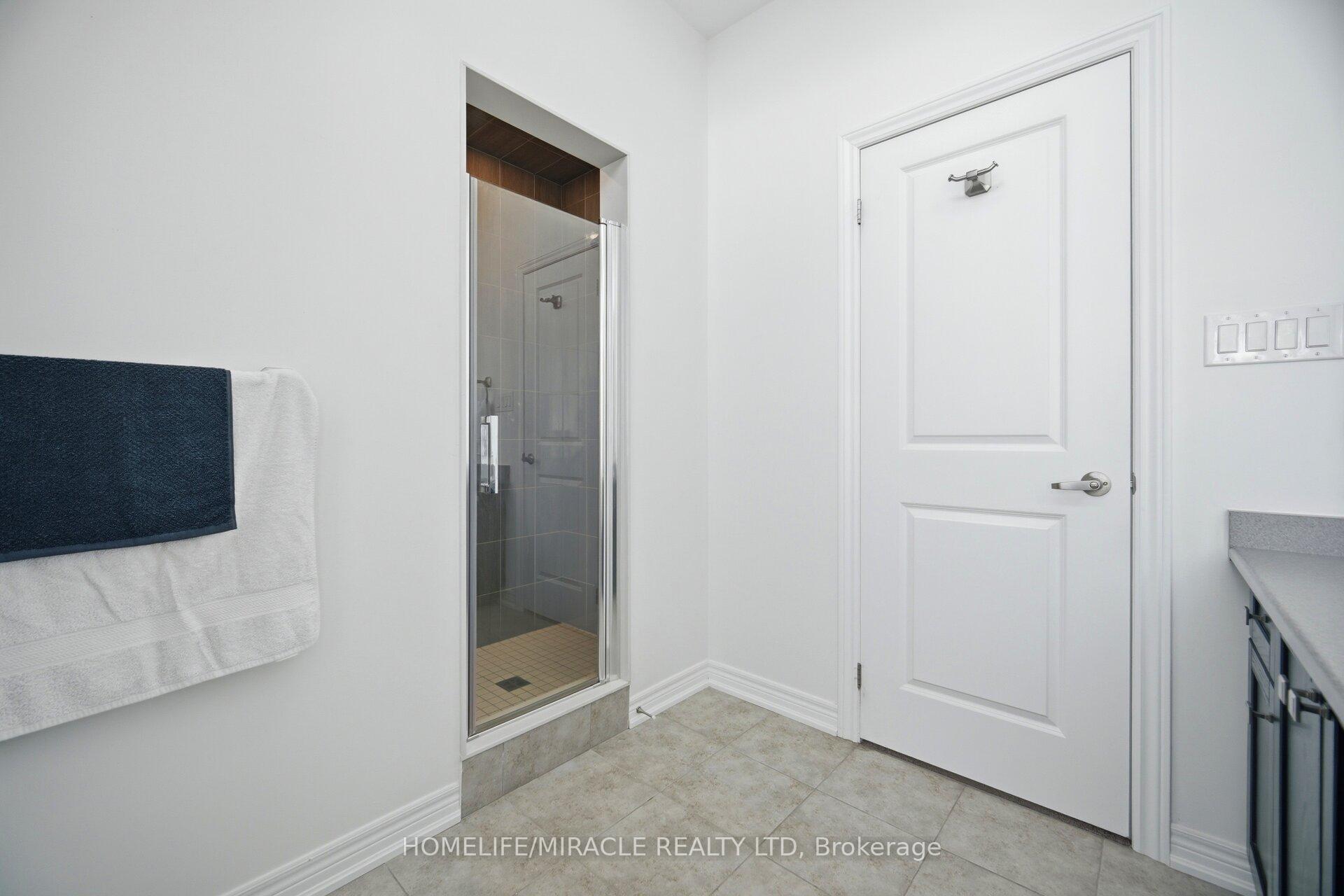 Photo 25 of 642 Barons Street, Vaughan, Kleinburg — HOMEH