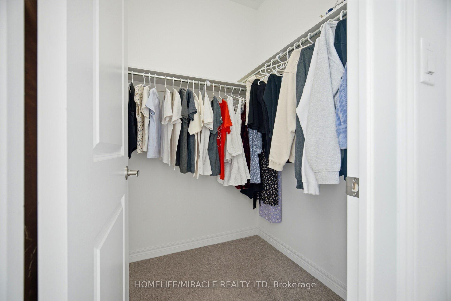 Photo 26 of 642 Barons Street, Vaughan, Kleinburg — HOMEH