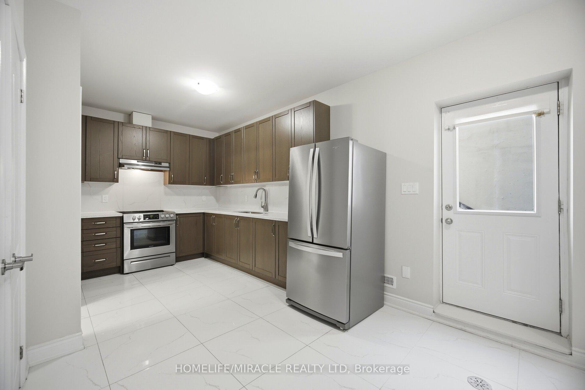Photo 42 of 642 Barons Street, Vaughan, Kleinburg — HOMEH