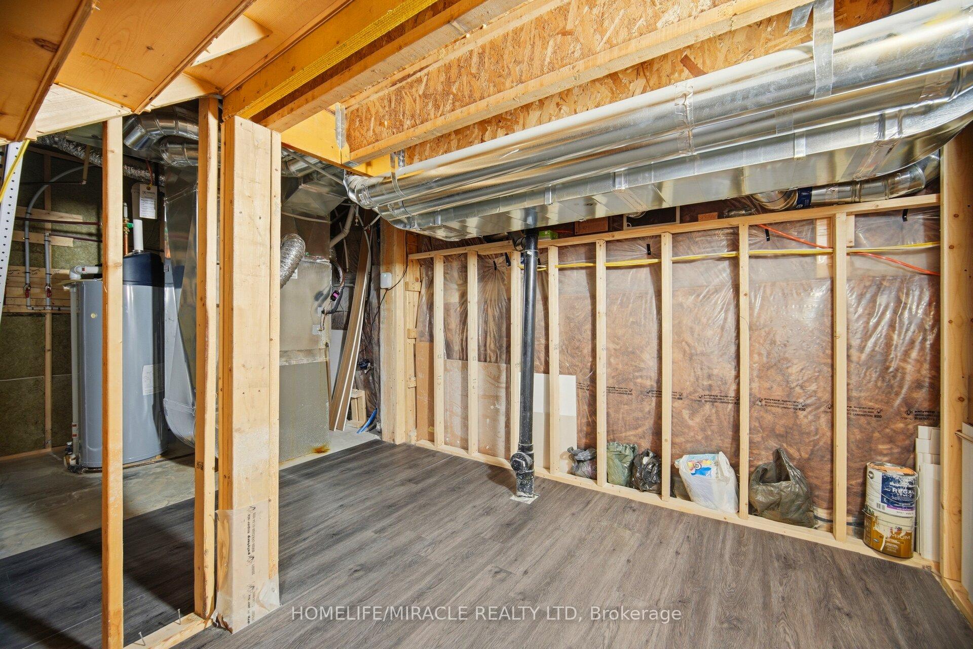 Photo 48 of 642 Barons Street, Vaughan, Kleinburg — HOMEH