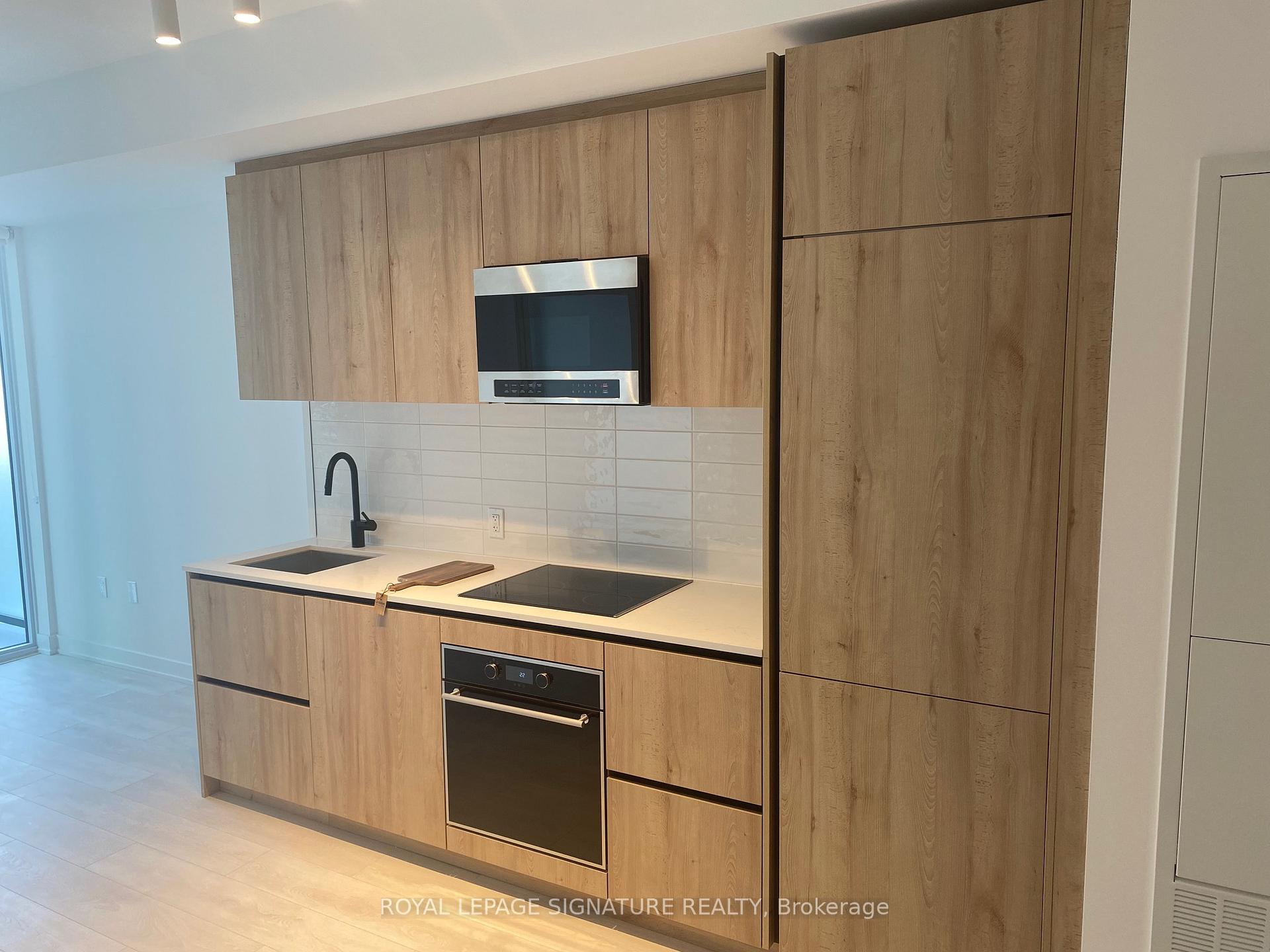 Photo 4 of Unit 1407, 117 Broadway Avenue, Toronto, Mount Pleasant West — HOMEH