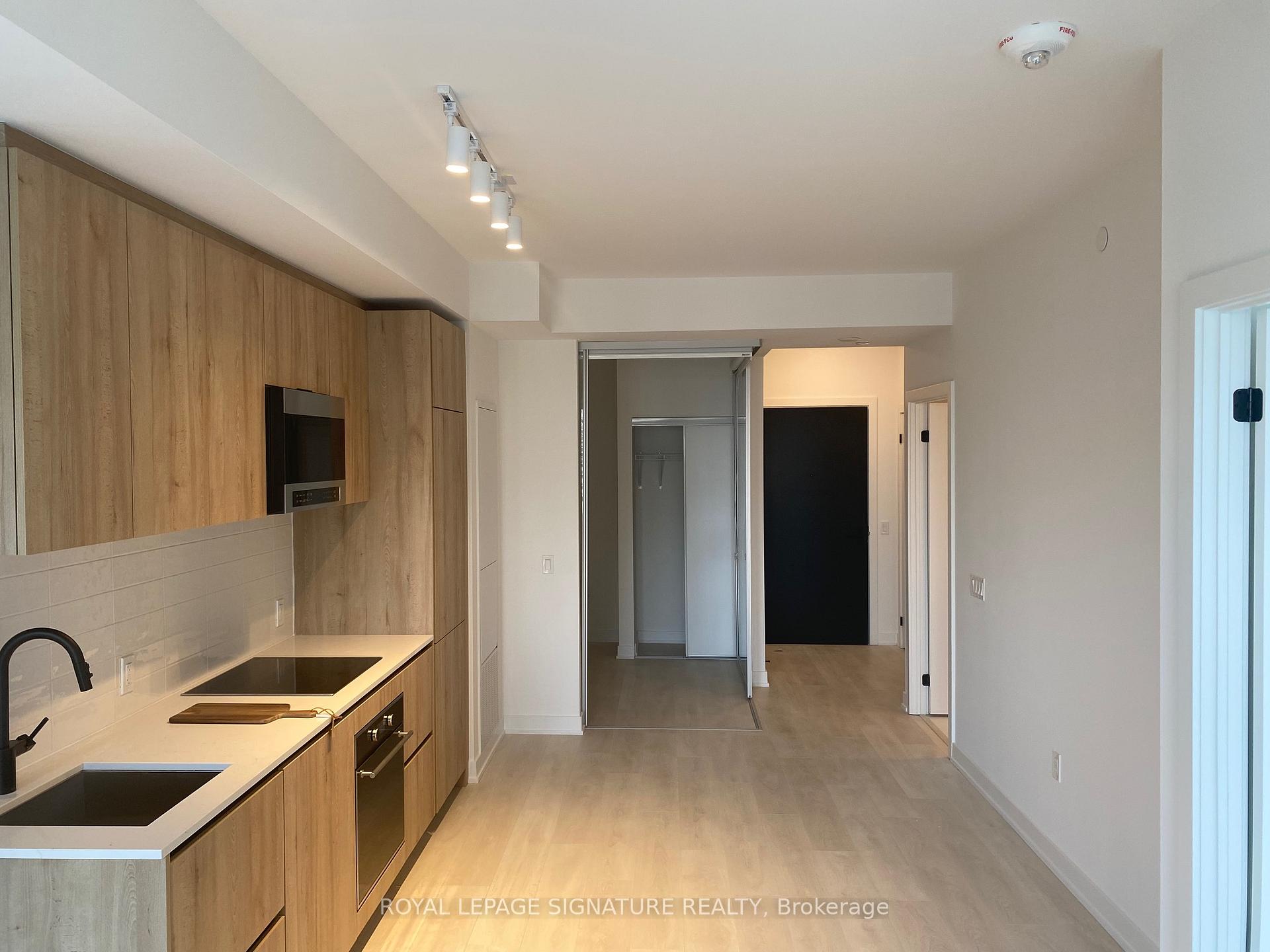 Photo 5 of Unit 1407, 117 Broadway Avenue, Toronto, Mount Pleasant West — HOMEH