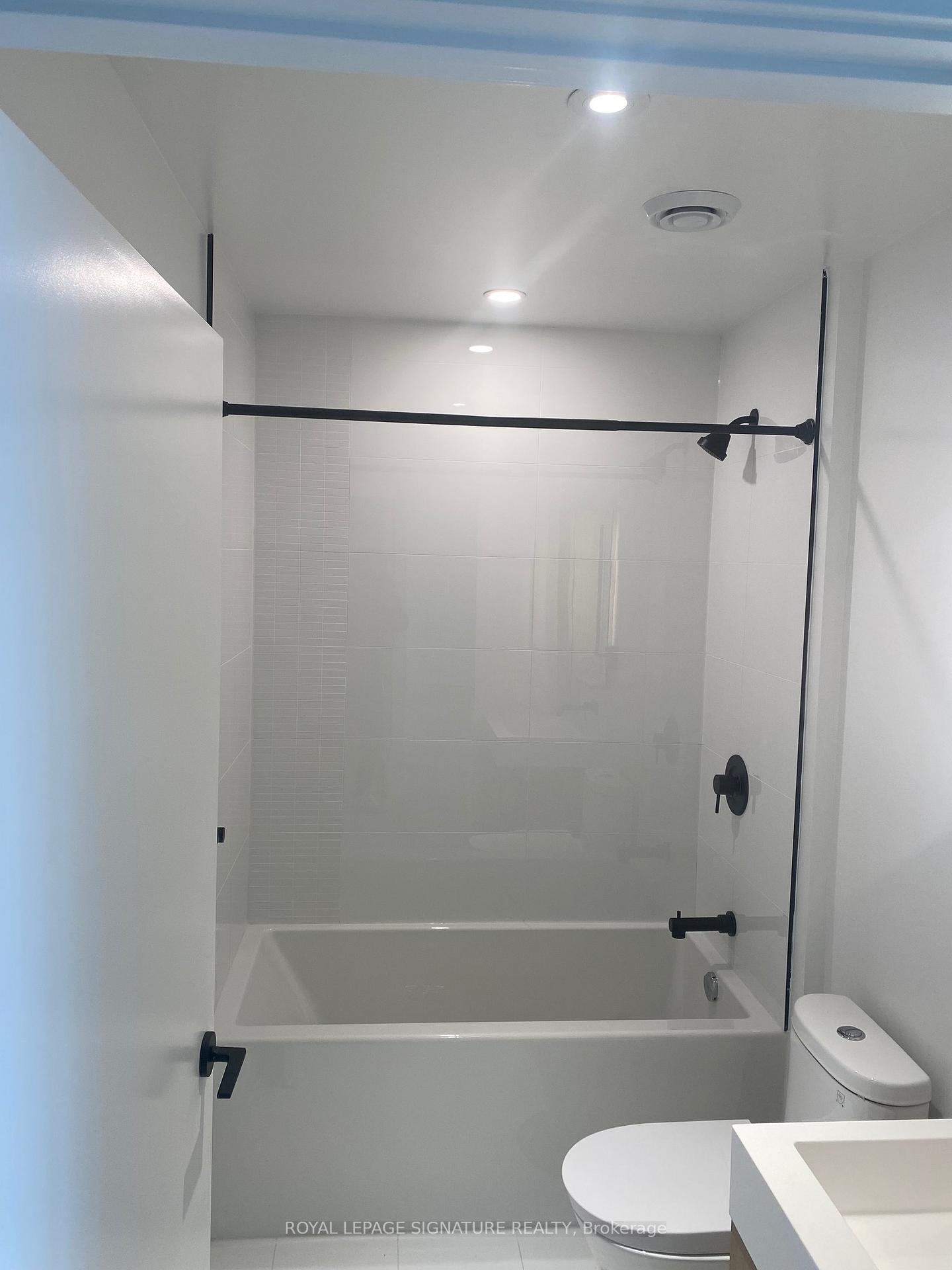 Photo 11 of Unit 1407, 117 Broadway Avenue, Toronto, Mount Pleasant West — HOMEH
